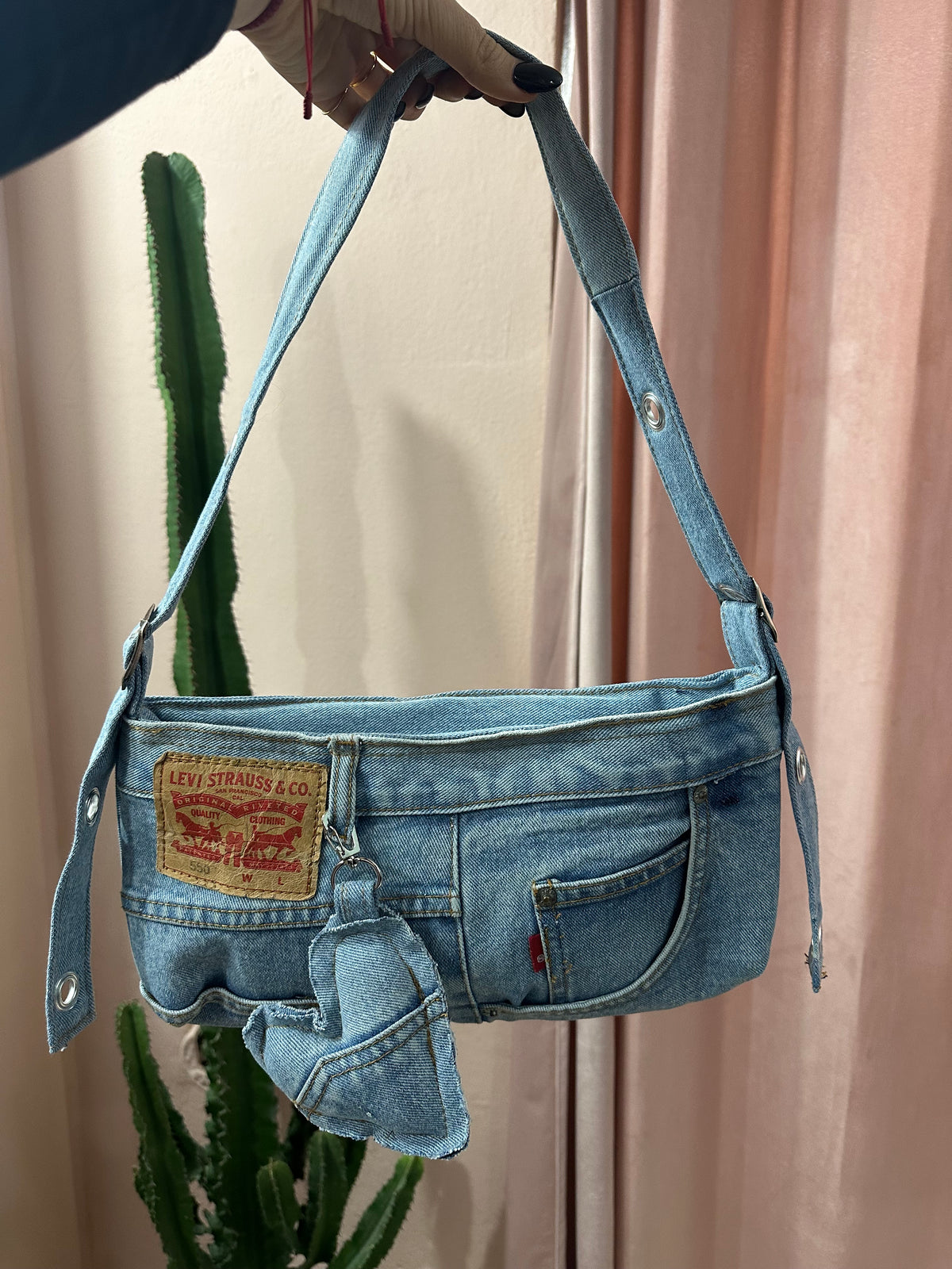 borsa levis baguette upcycling denim chiaro