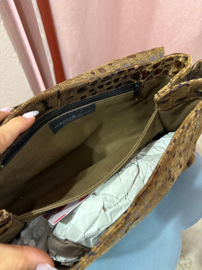 Borsa in vera pelle dettaglio chiusura centrale