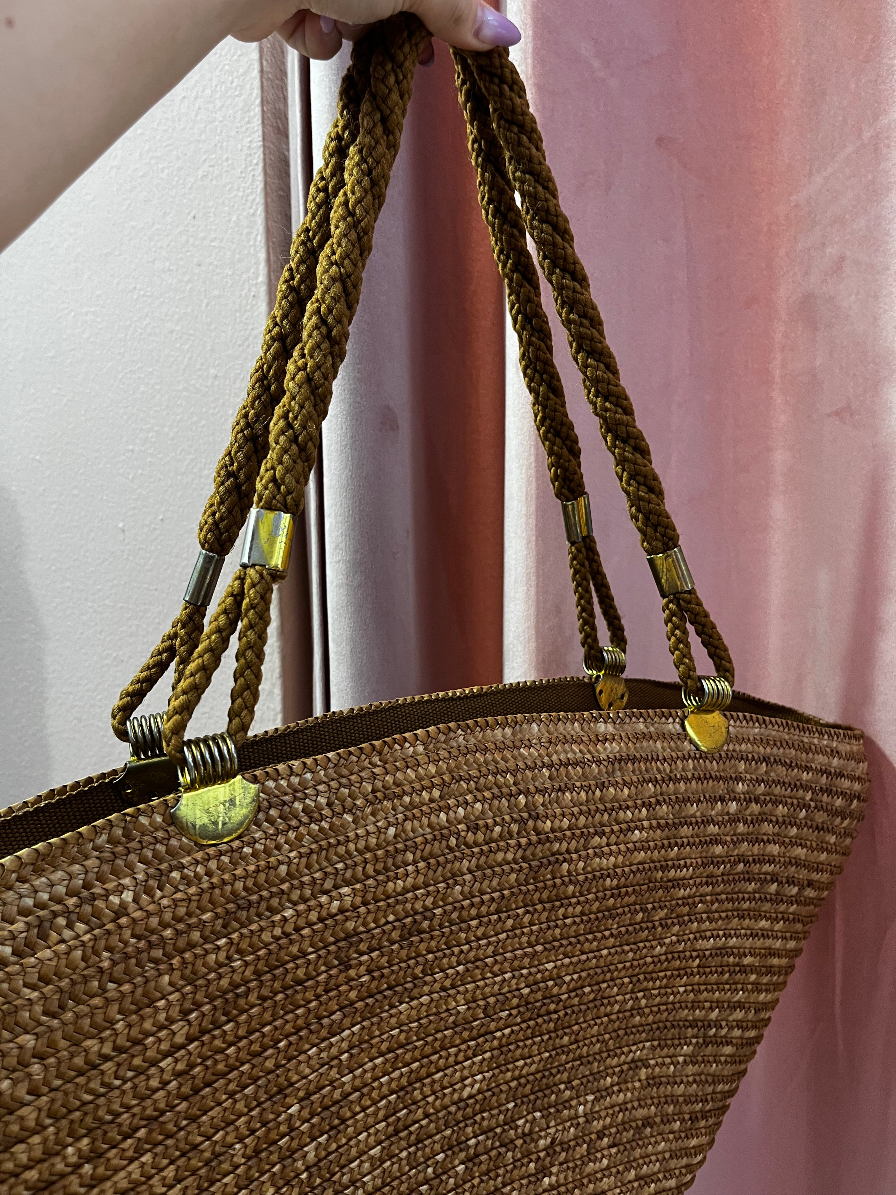 Borsa vintage in paglia con dettaglio fiori