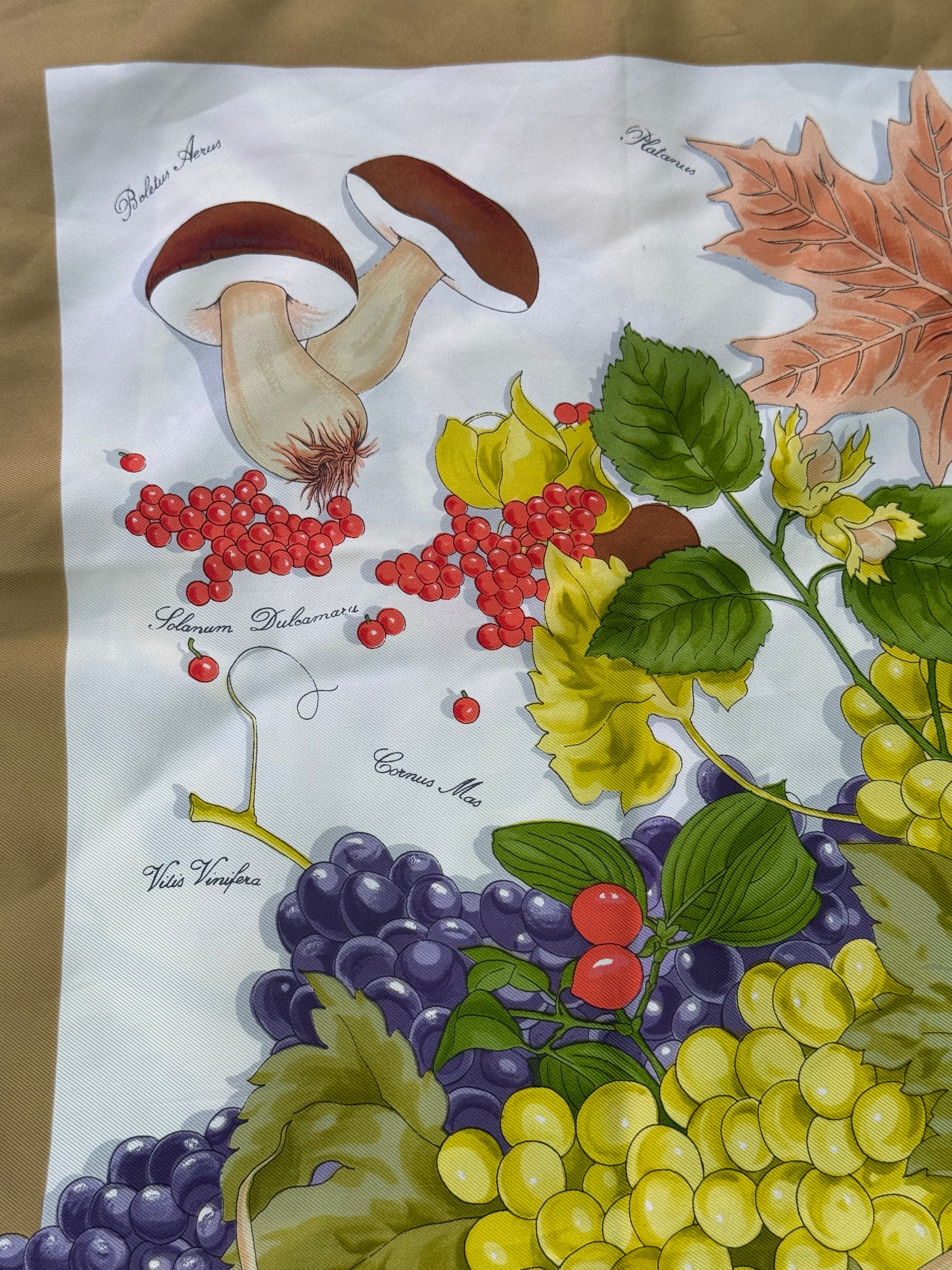 Foulard vintage in pura seta fantasia frutta