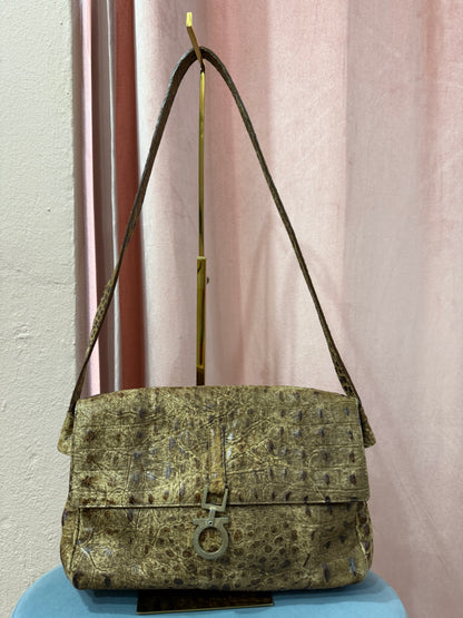 Borsa in vera pelle dettaglio chiusura centrale