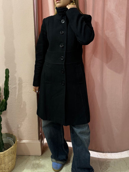 Cappotto nero in lana texture a righe