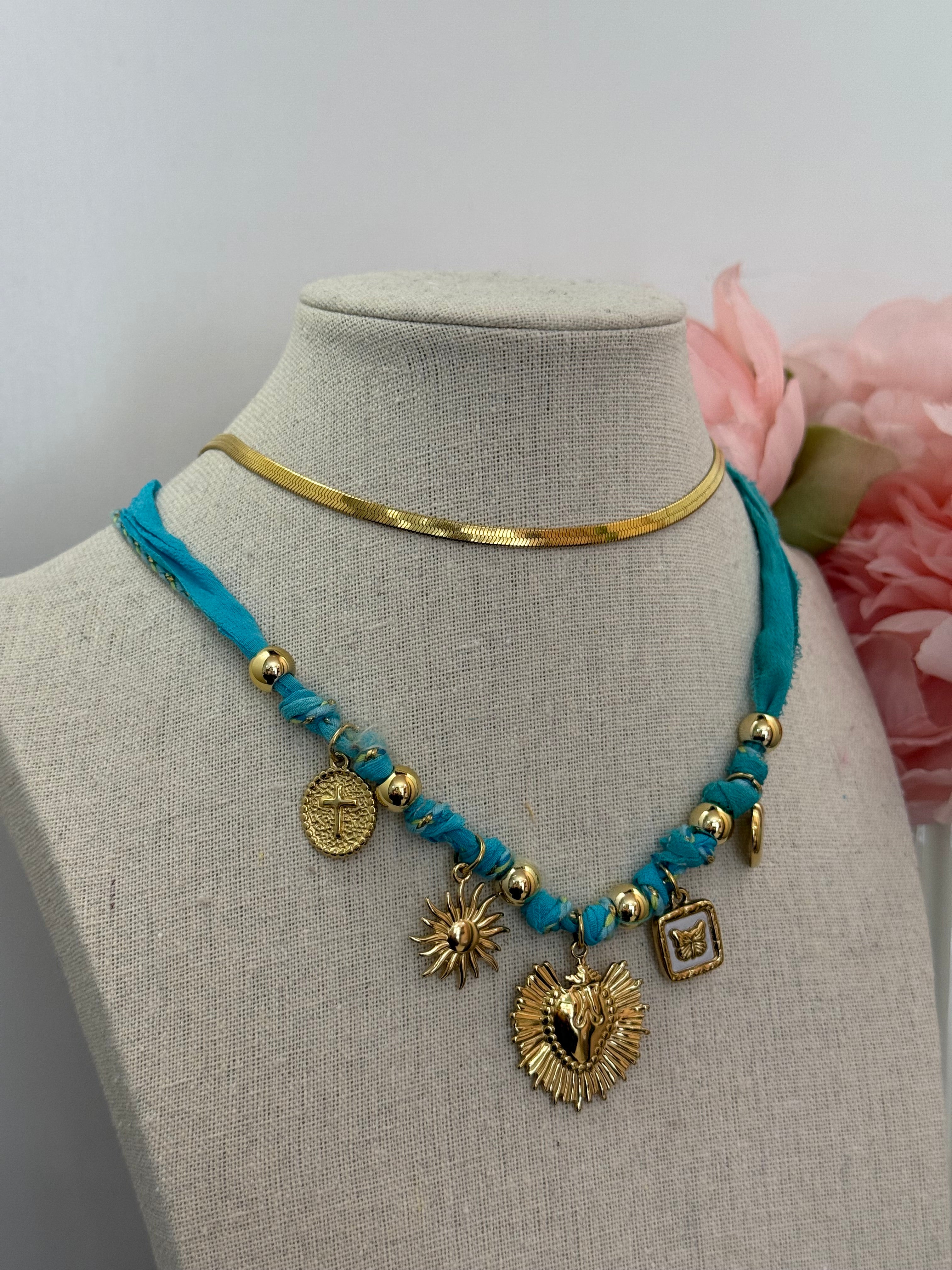 Collana multi charms bandana rosa/azzurra