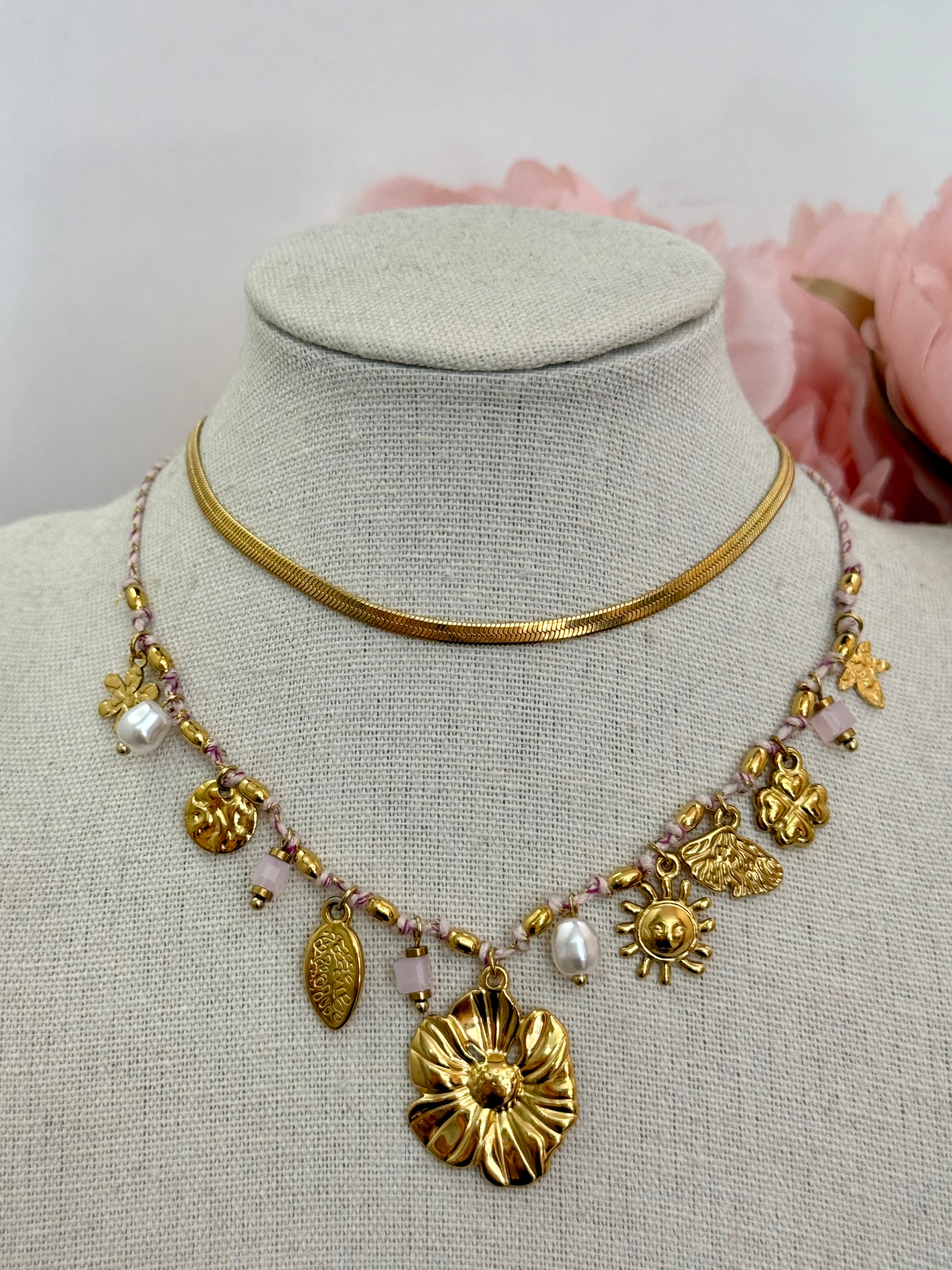 Collana multicharm fiore corda rosa