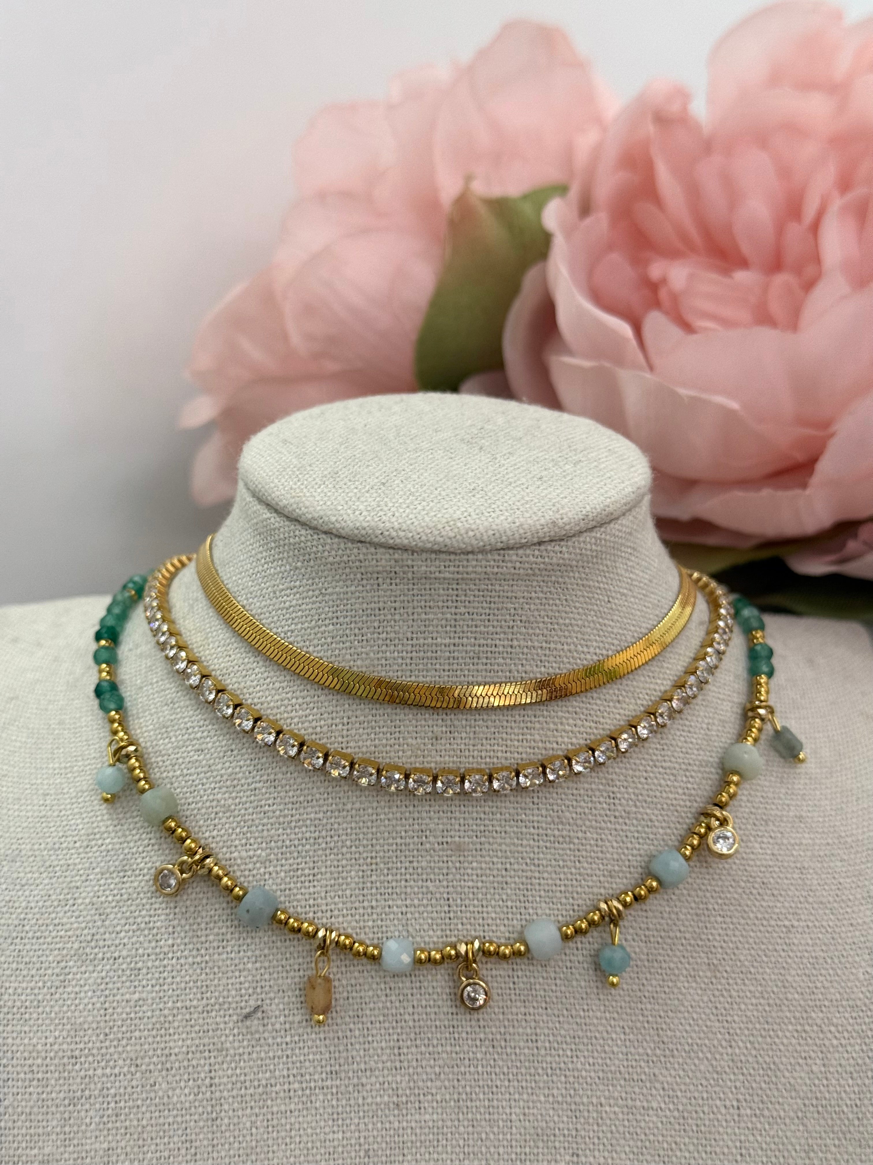 Collana girocollo pietre mini verdi con punto luce