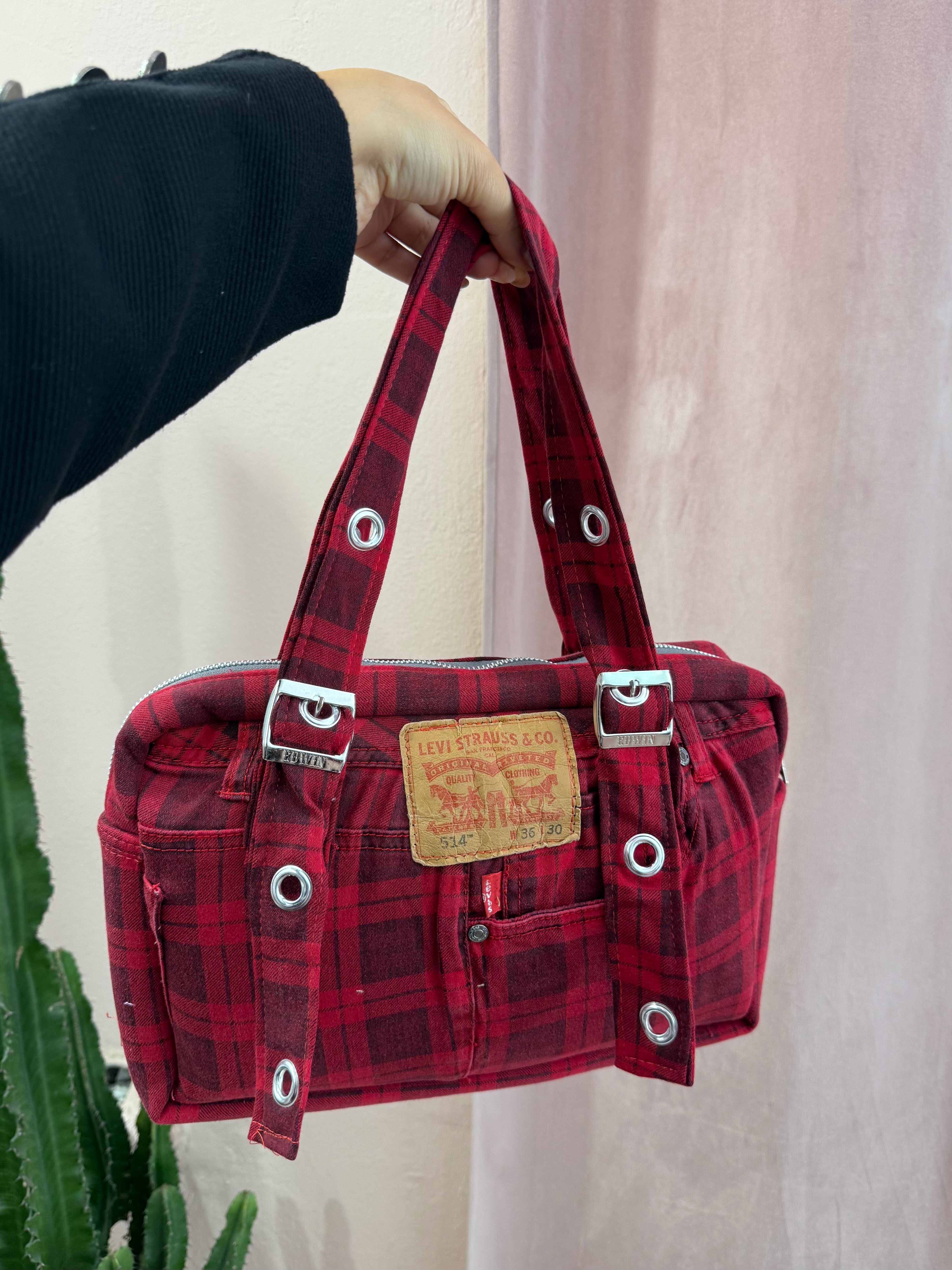 Borsa Levis upcycling check rossa e nera