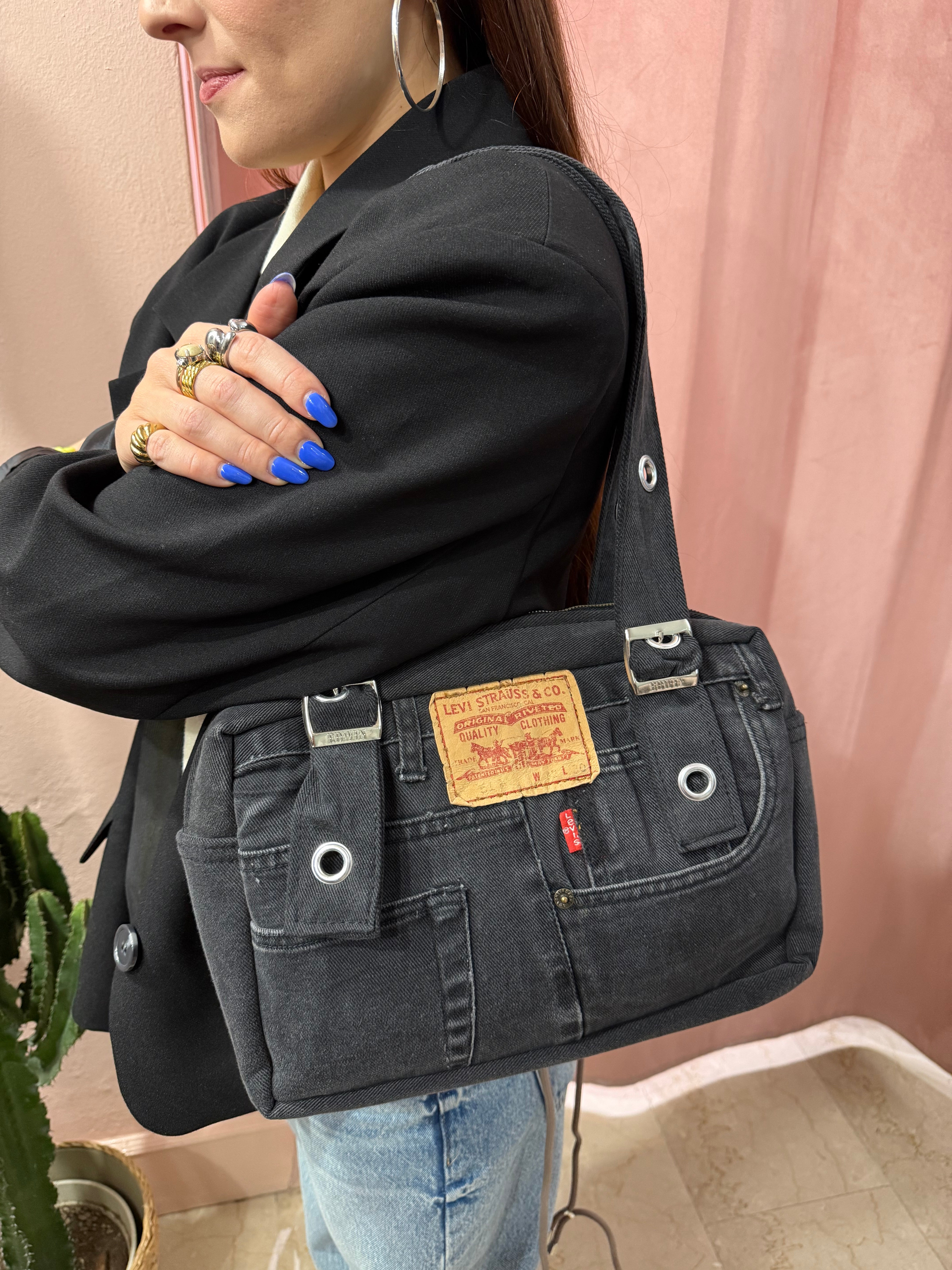 Borsa Levis upcycling nero slavato