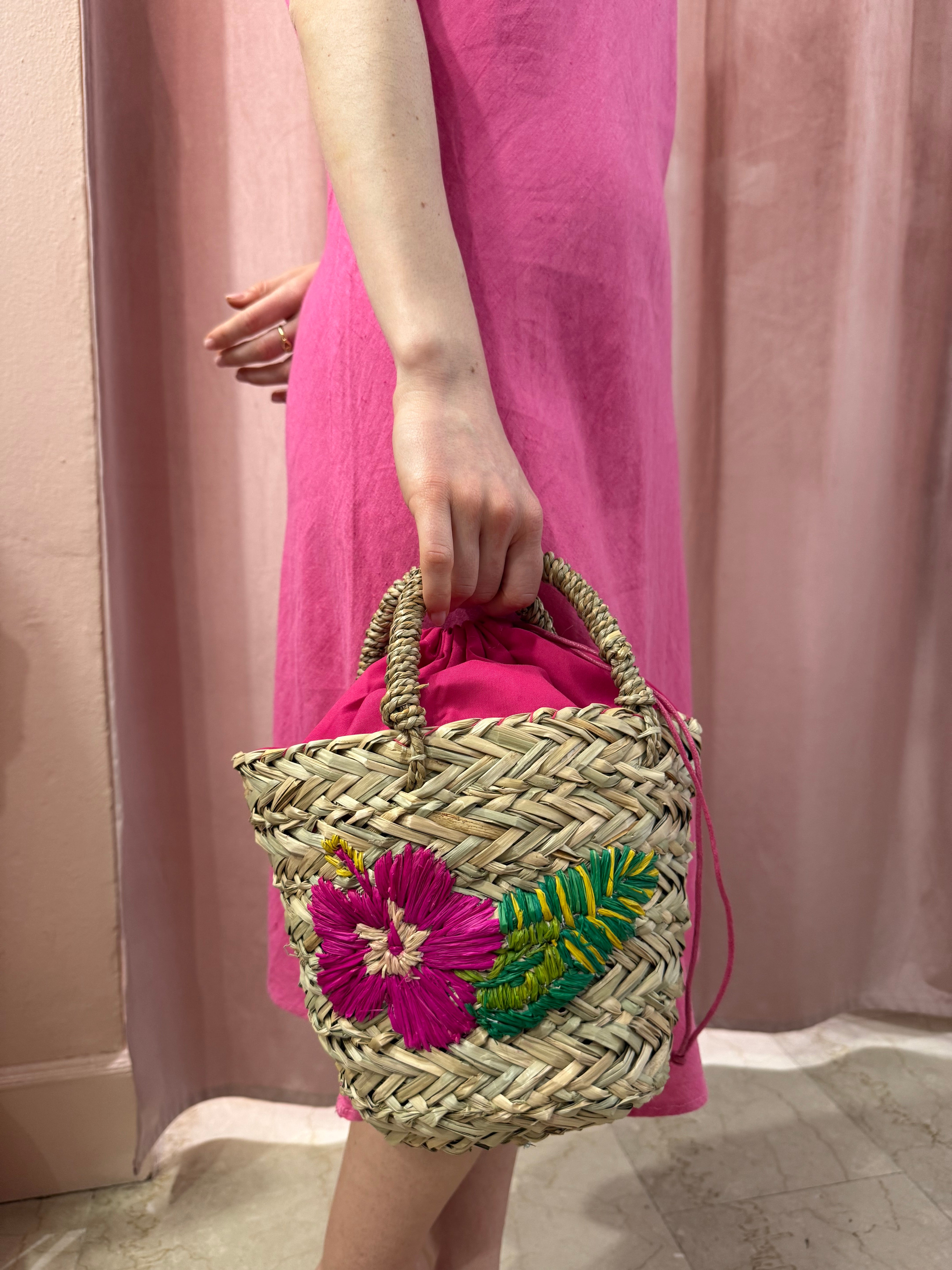 Borsa in paglia con ricamo fiore