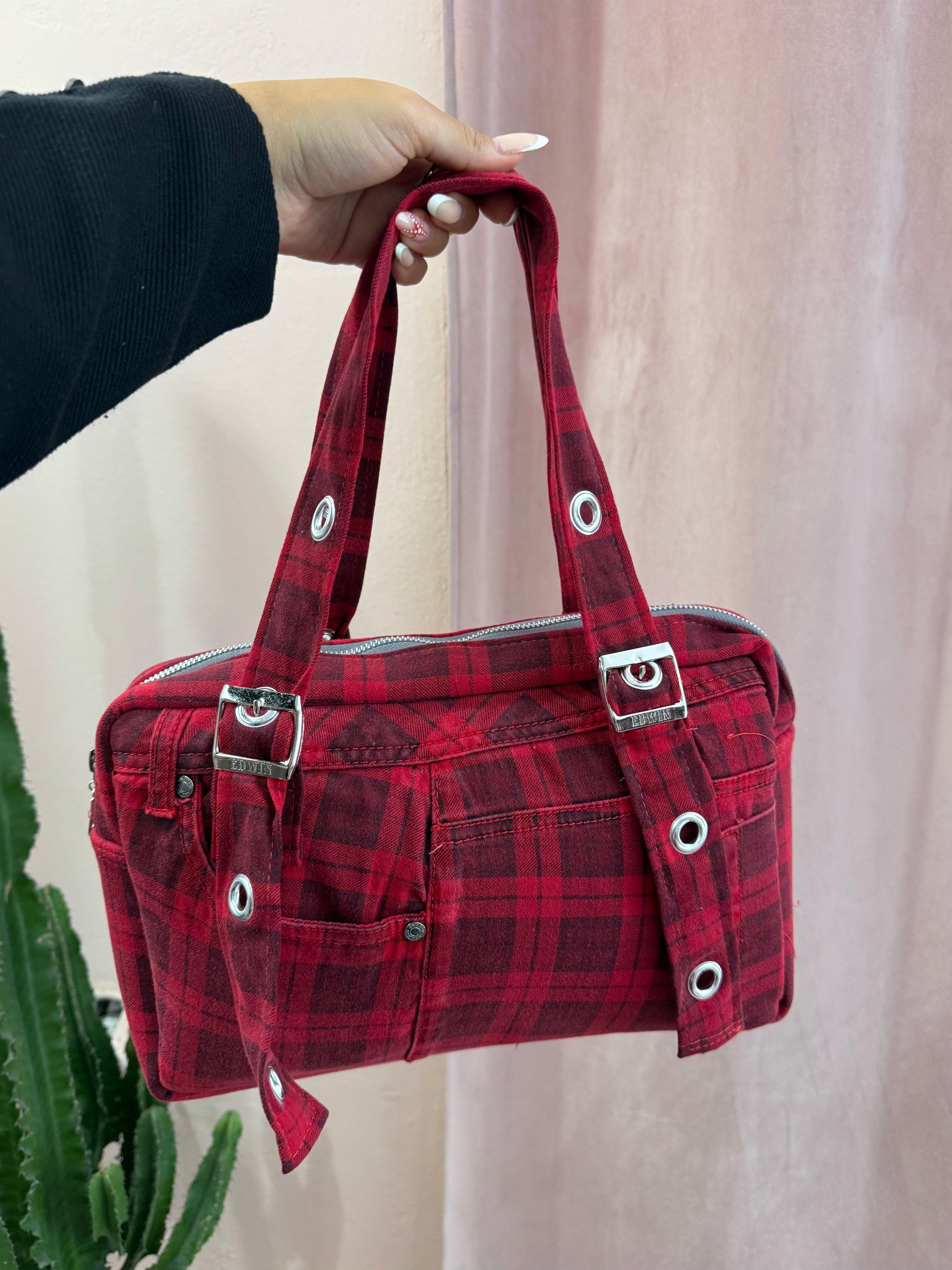 Borsa Levis upcycling check rossa e nera