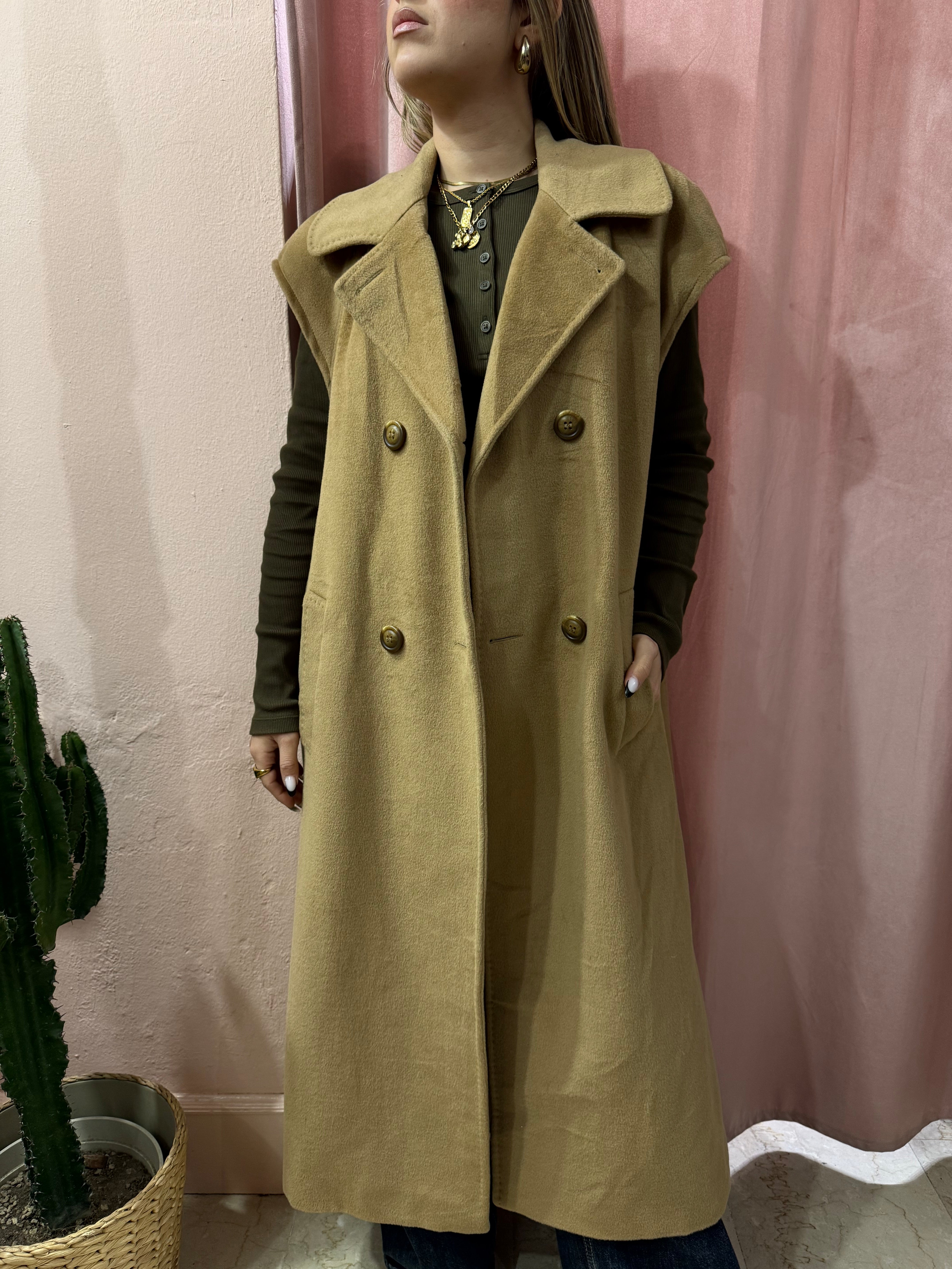 Cappotto smanicato cammello in pura lana