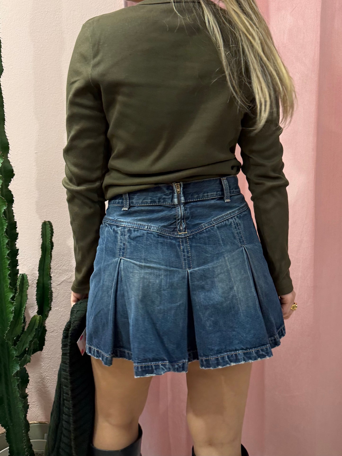 Minigonna in denim con pieghe