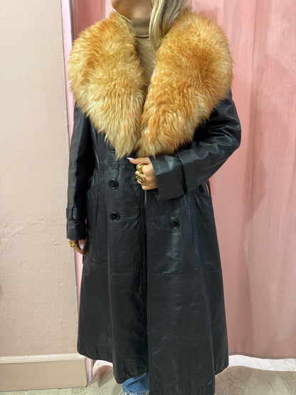 Trench in vera pelle nero con dettaglio collo