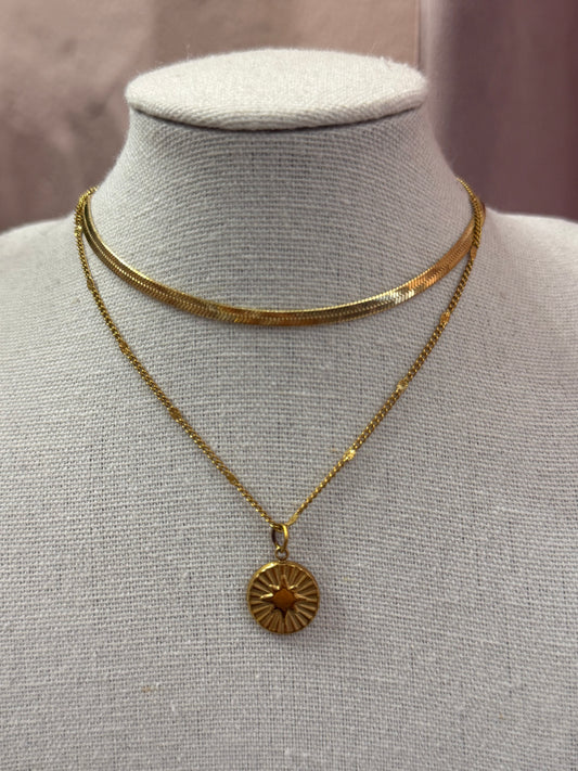 Collana medaglietta dorata