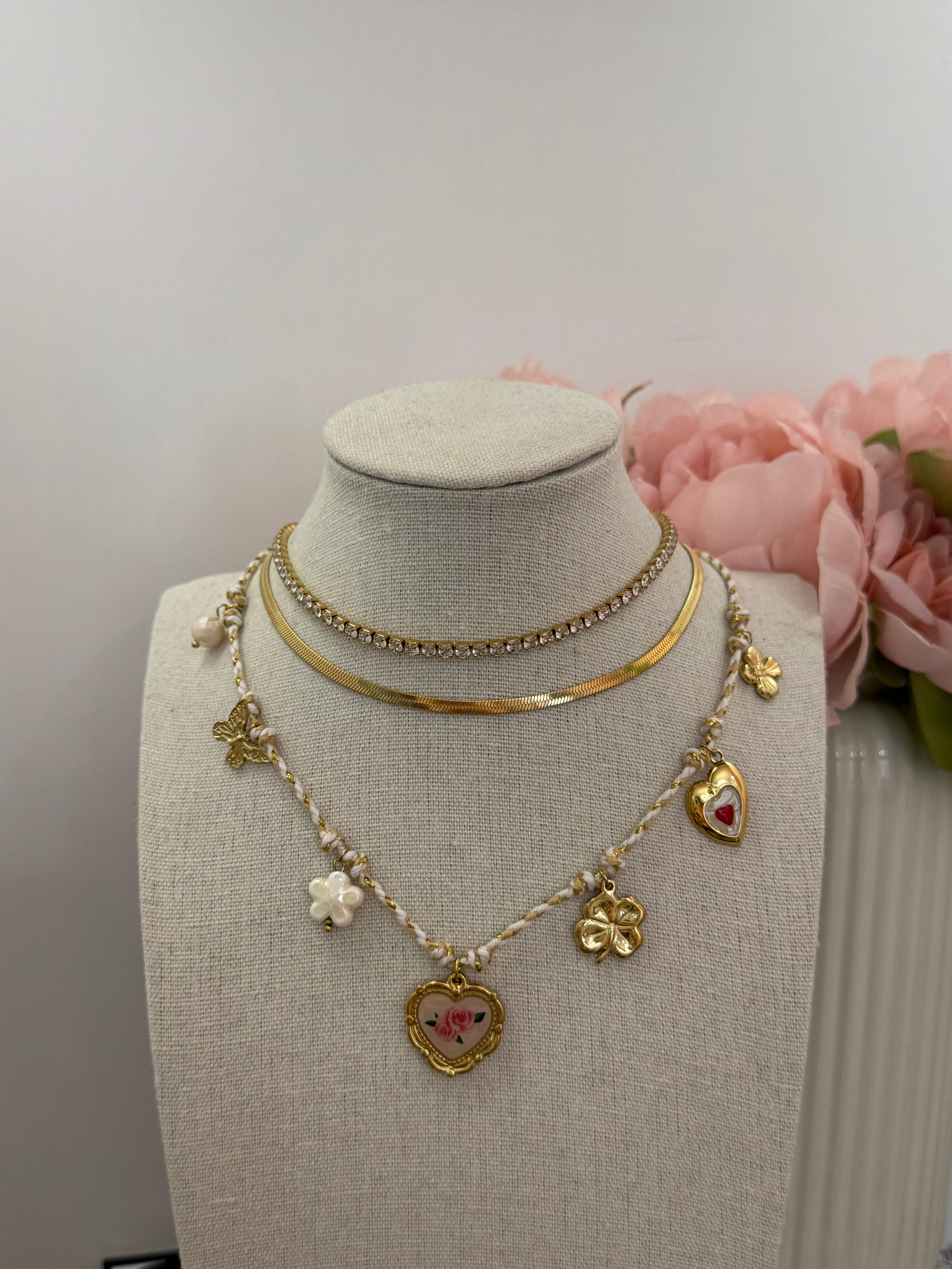 Collana multi charm in corda bianca