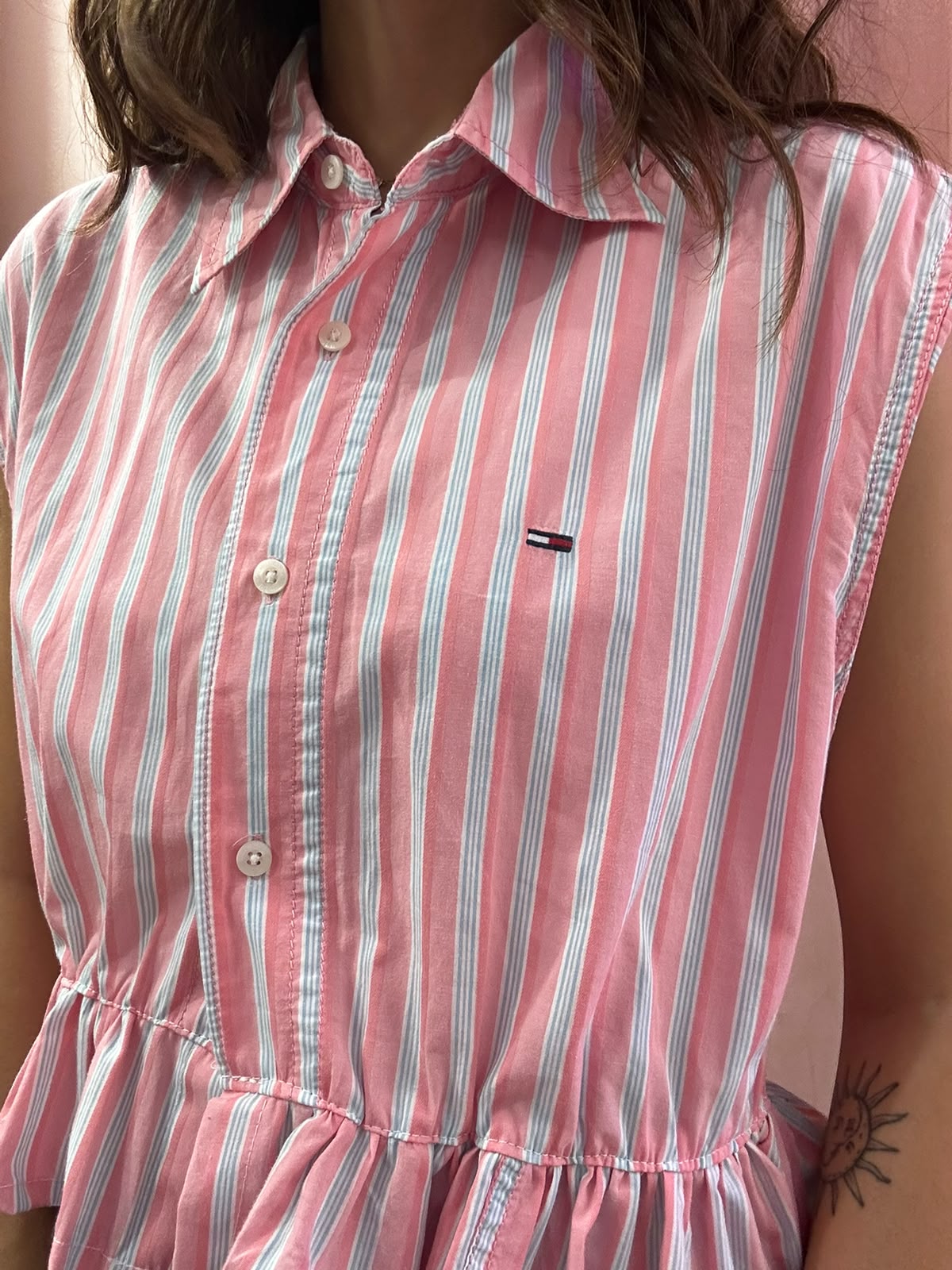 Camicia Tommy H. upcycling volant rosa righe azzurre