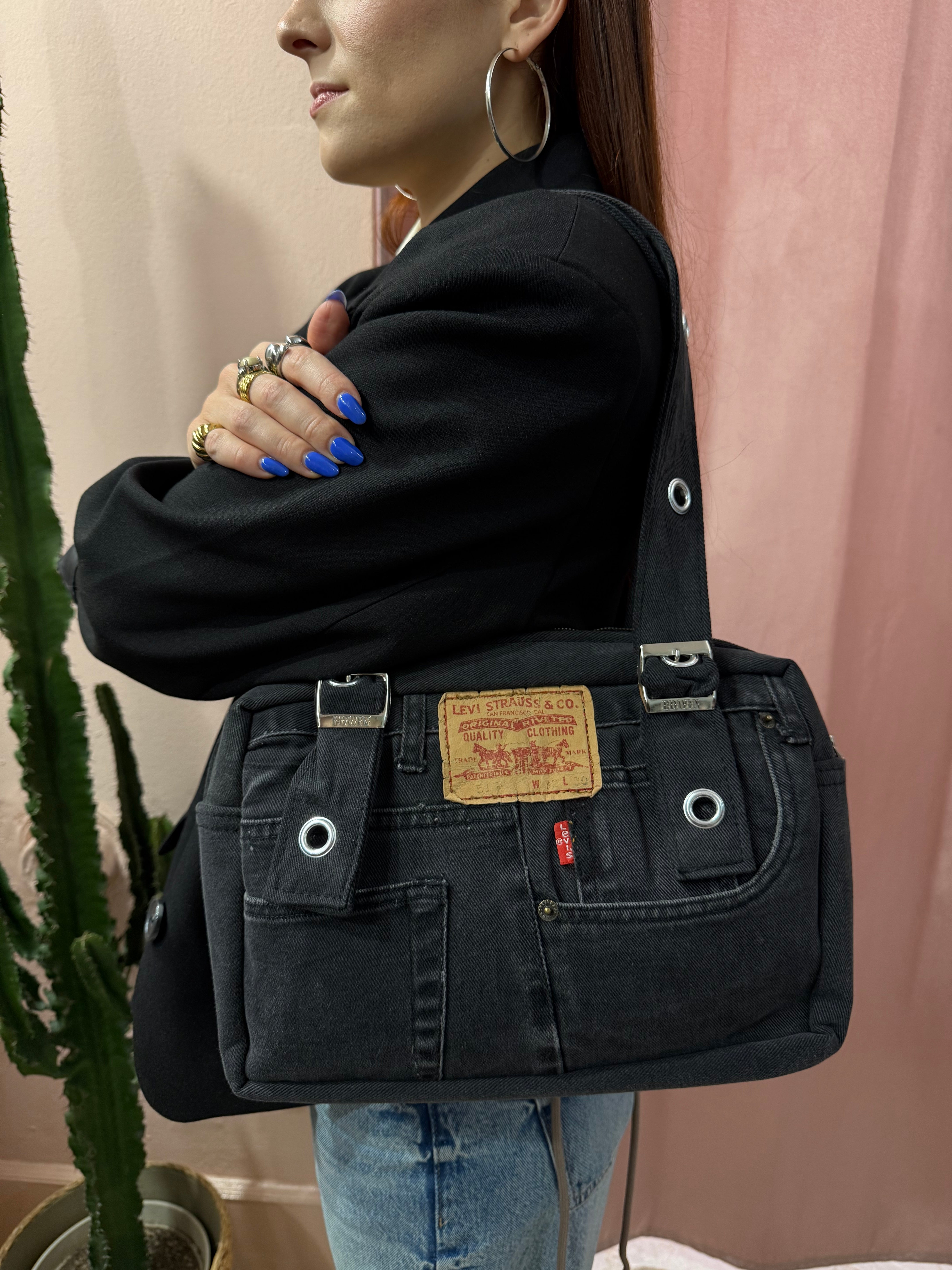 Borsa Levis upcycling nero slavato