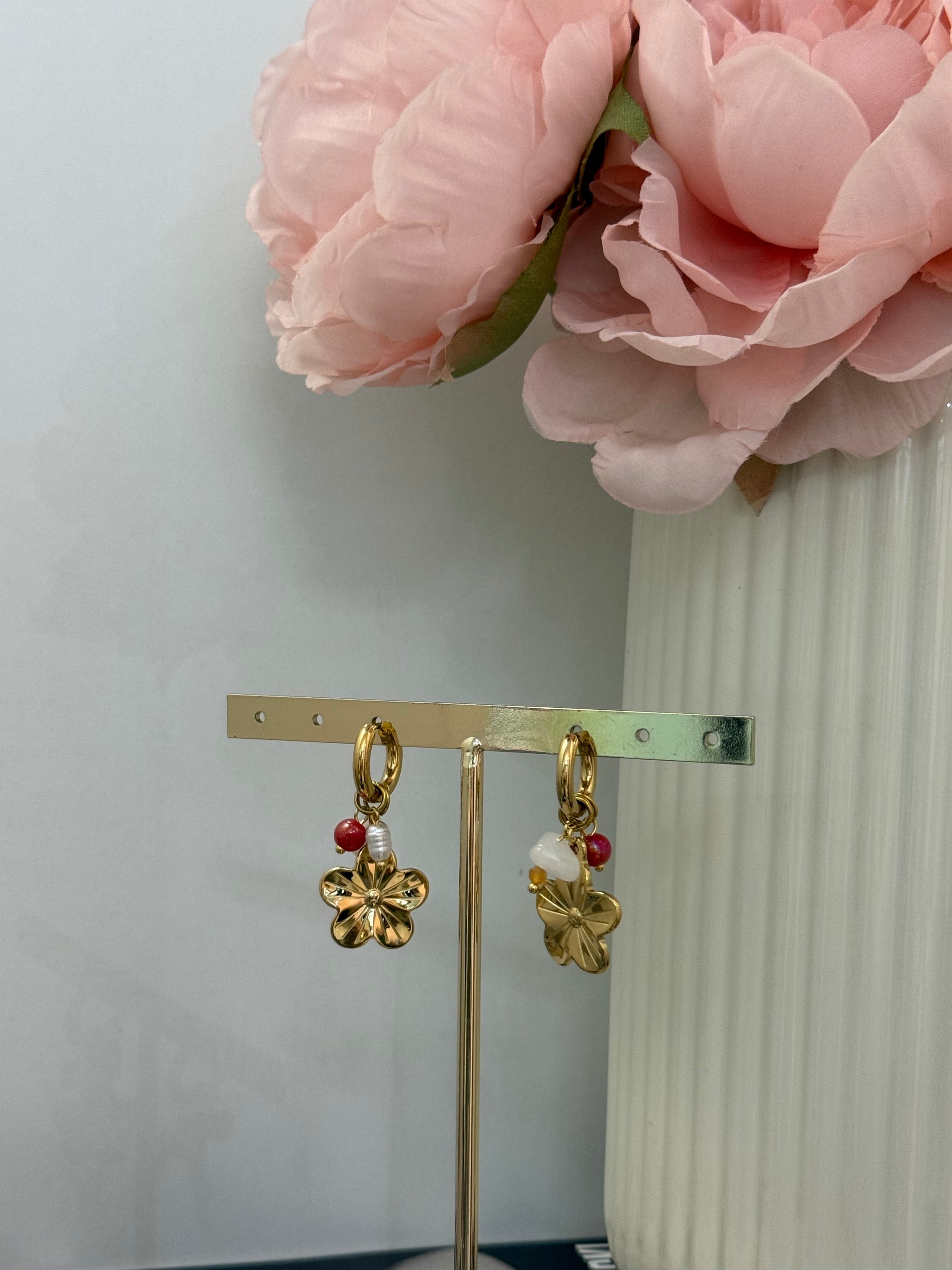 Orecchini pendenti con fiore