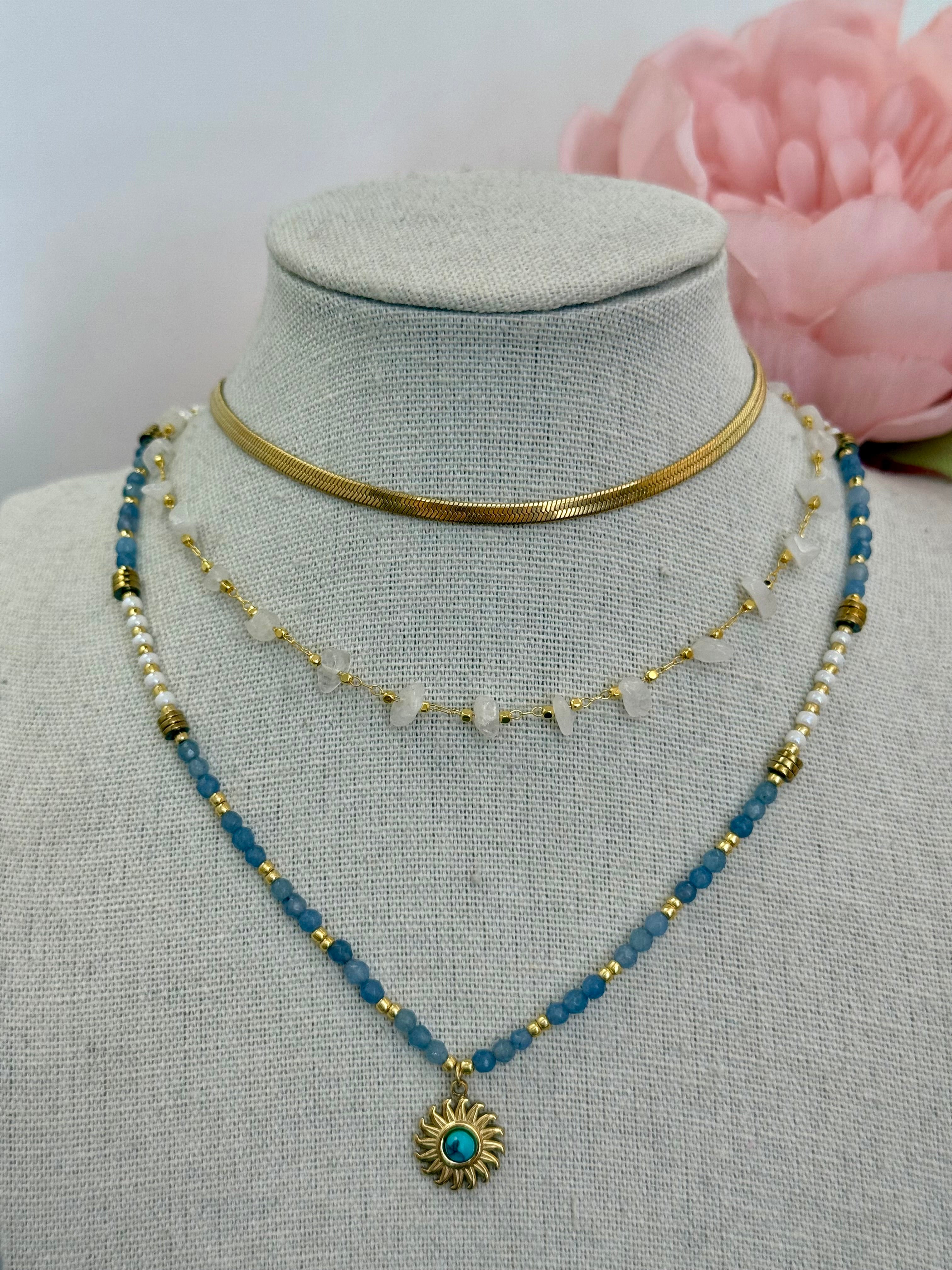 Collana con sole azzurra/ bianca