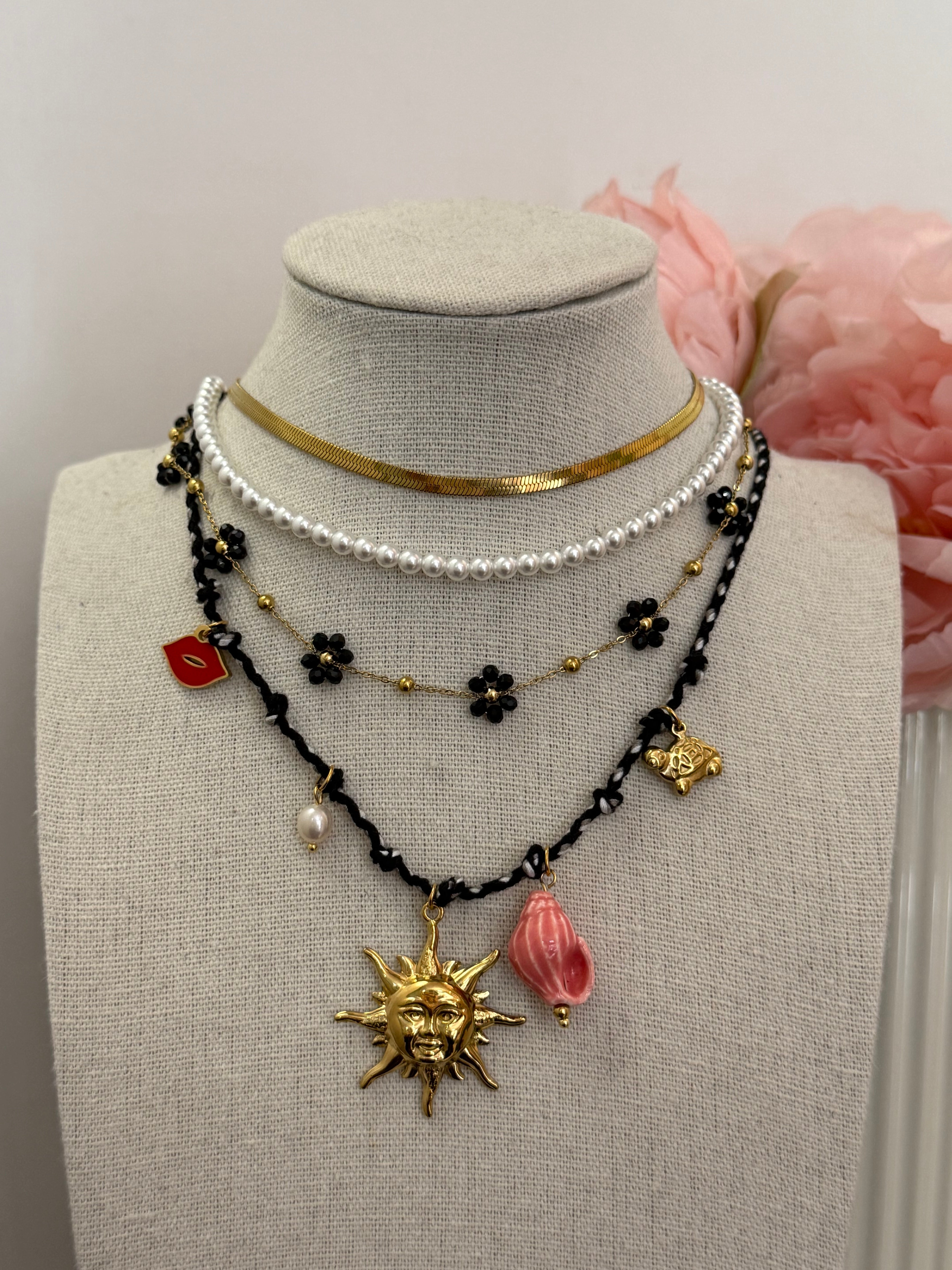 Collana con sole multi charm corda nera