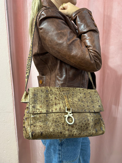 Borsa in vera pelle dettaglio chiusura centrale