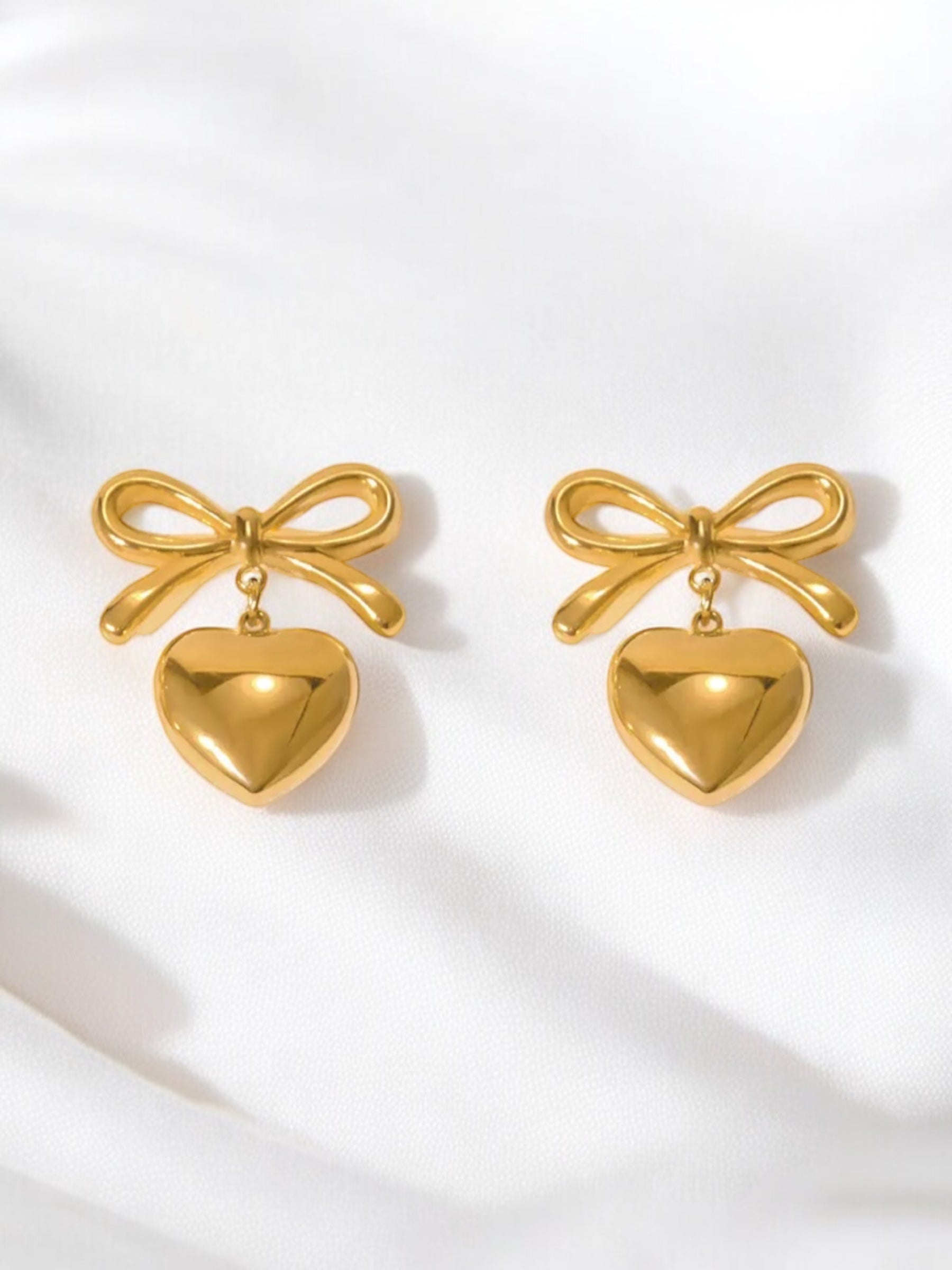 Orecchini con fiocco e cuoricino