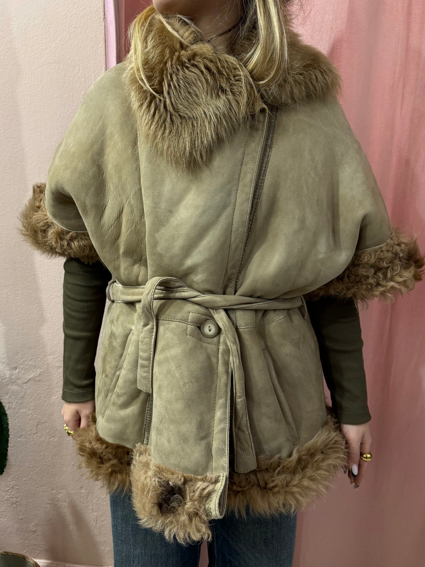 Montone Shearling smanicato con cinturino