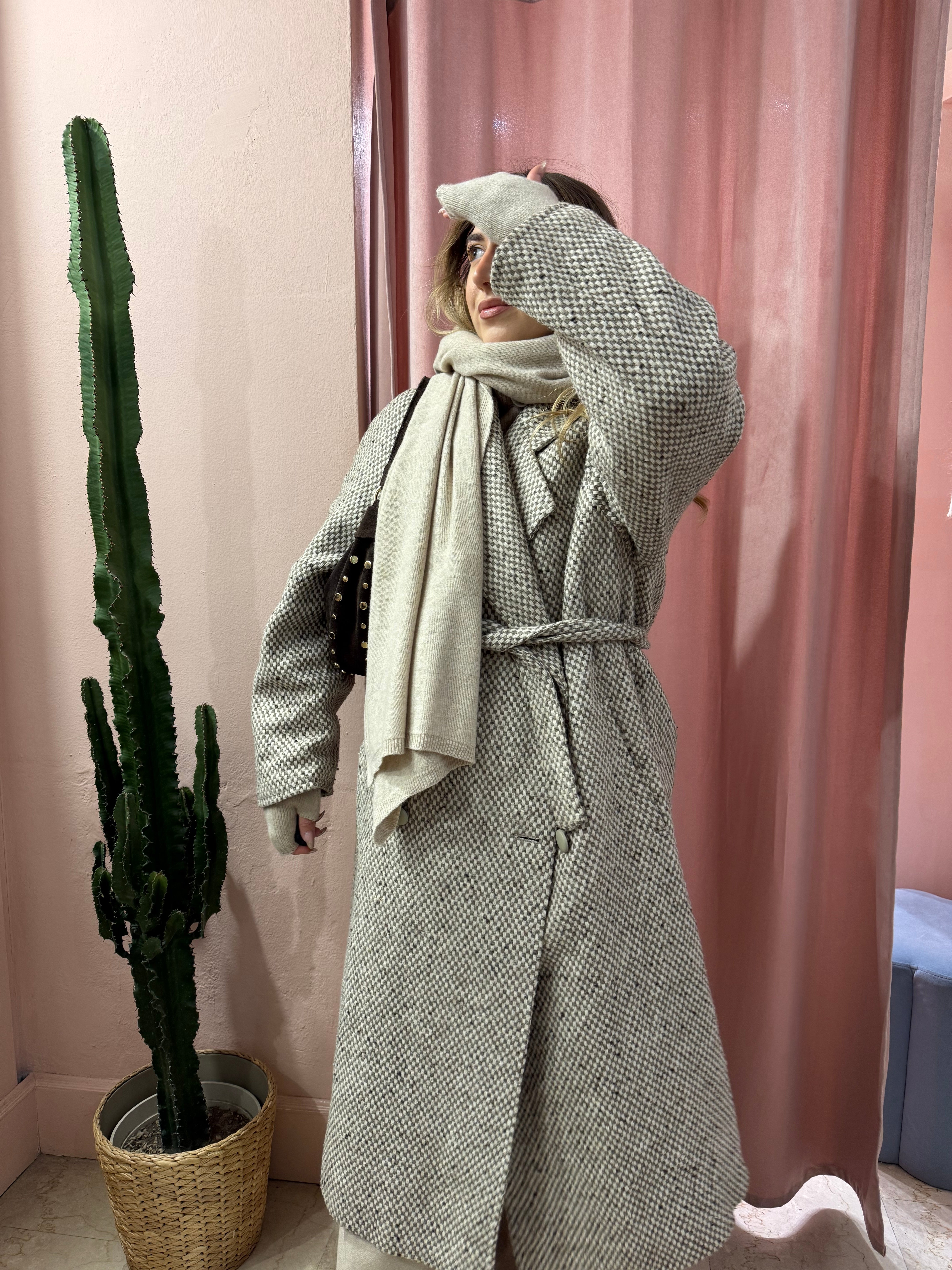 Cappotto vintage in lana con cinturino