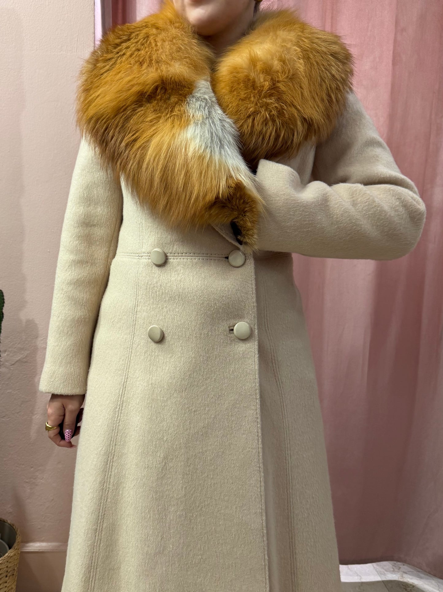 Cappotto panna con collo in pelliccia vera