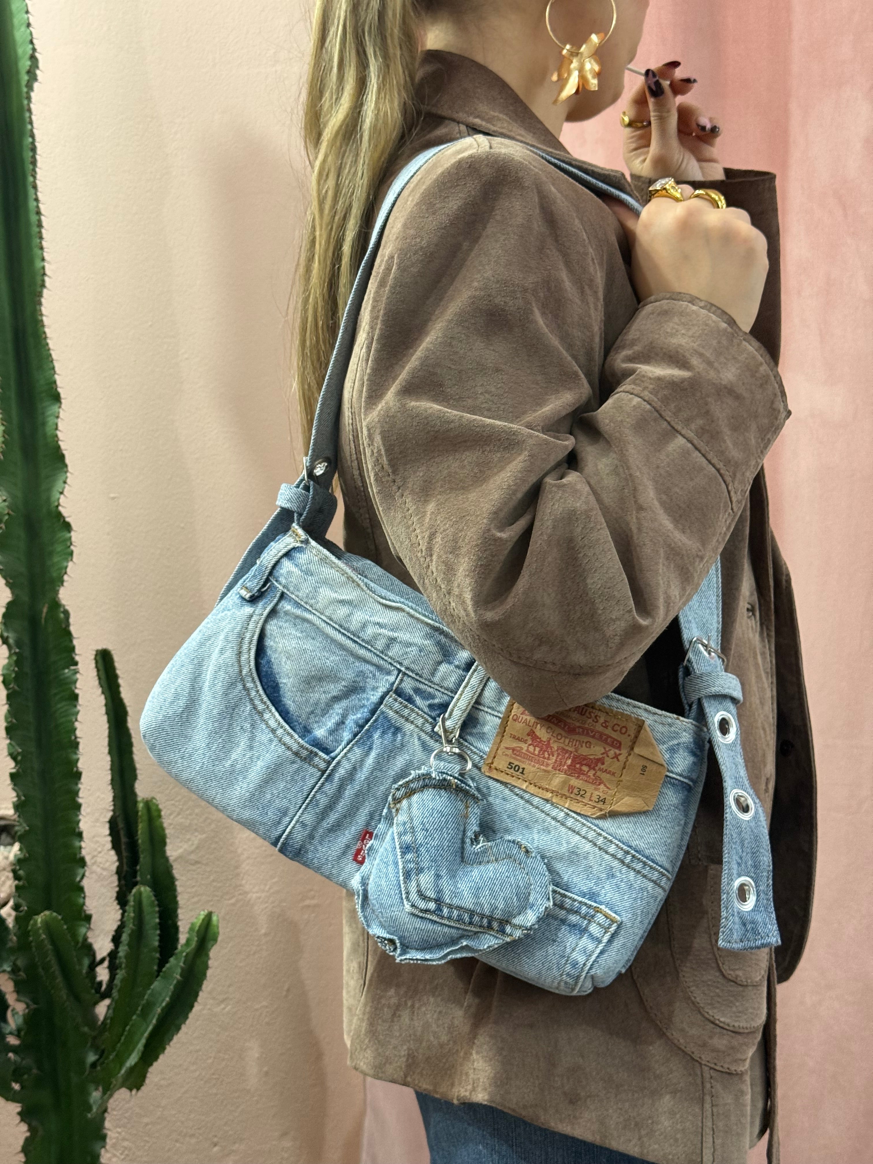 Borsa baguette Levis upcycling denim chiaro