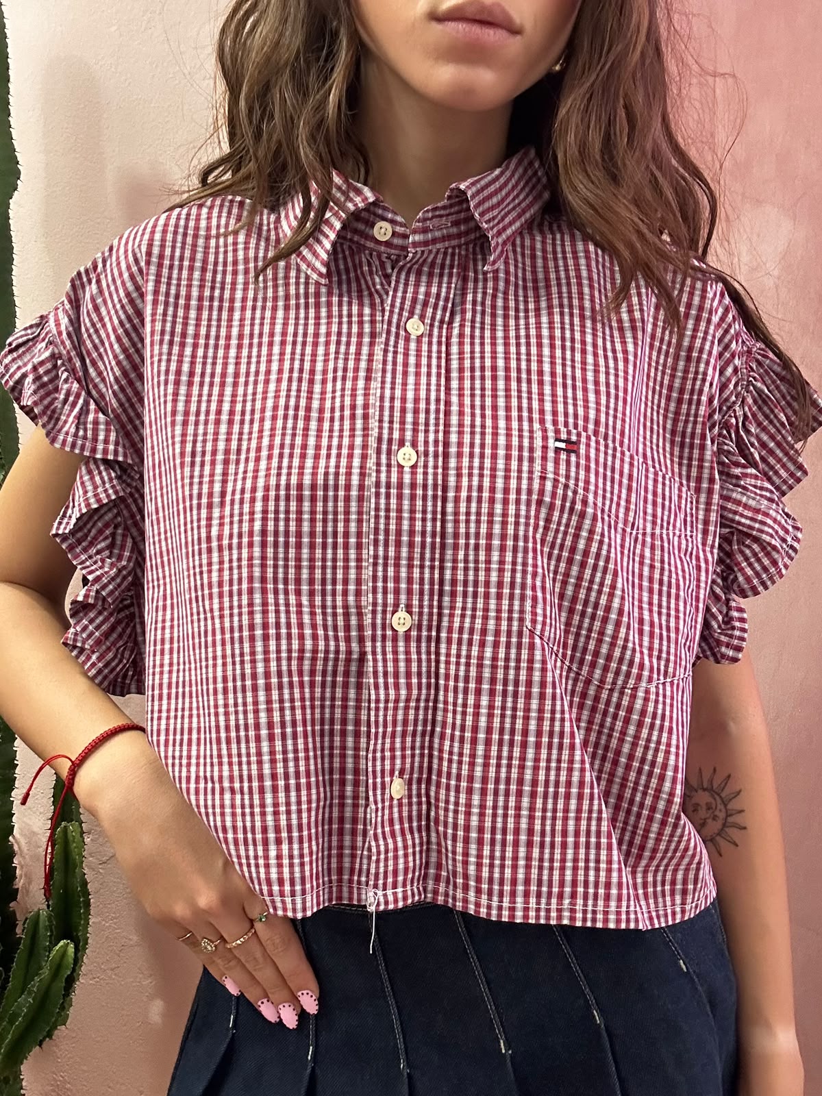 Camicia Tommy h upcycling manica volant a quadri rossa