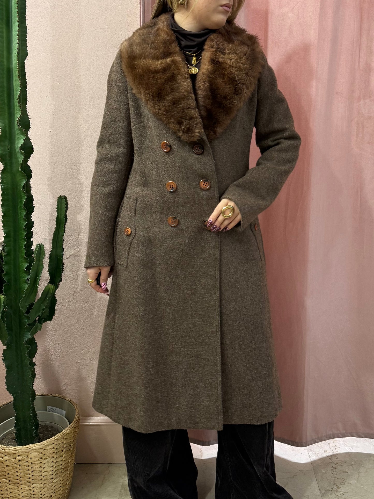 Maxi cappotto in lana con collo in pelliccia sintetica