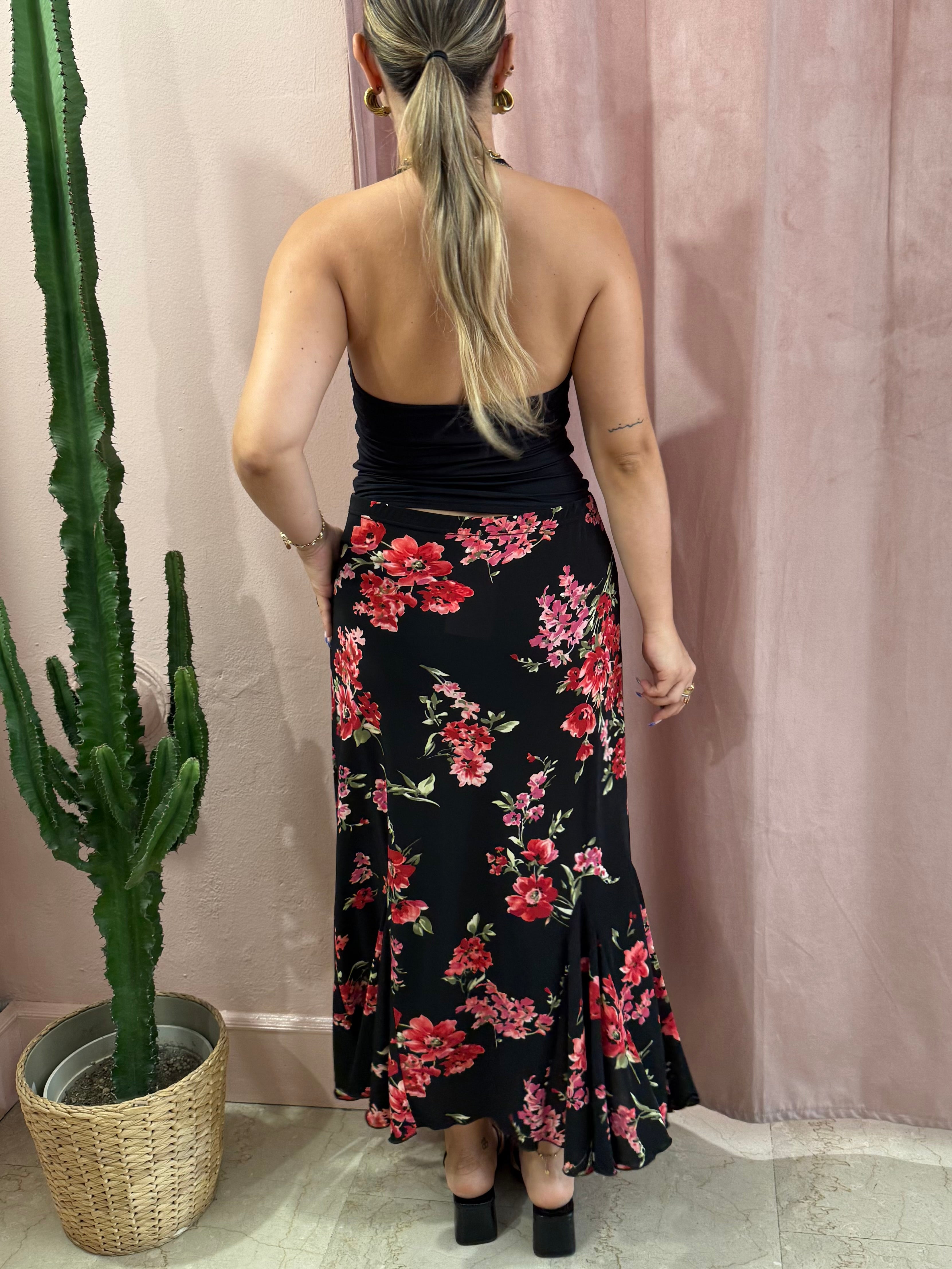 Gonna 00s nera fantasia fiori rossi