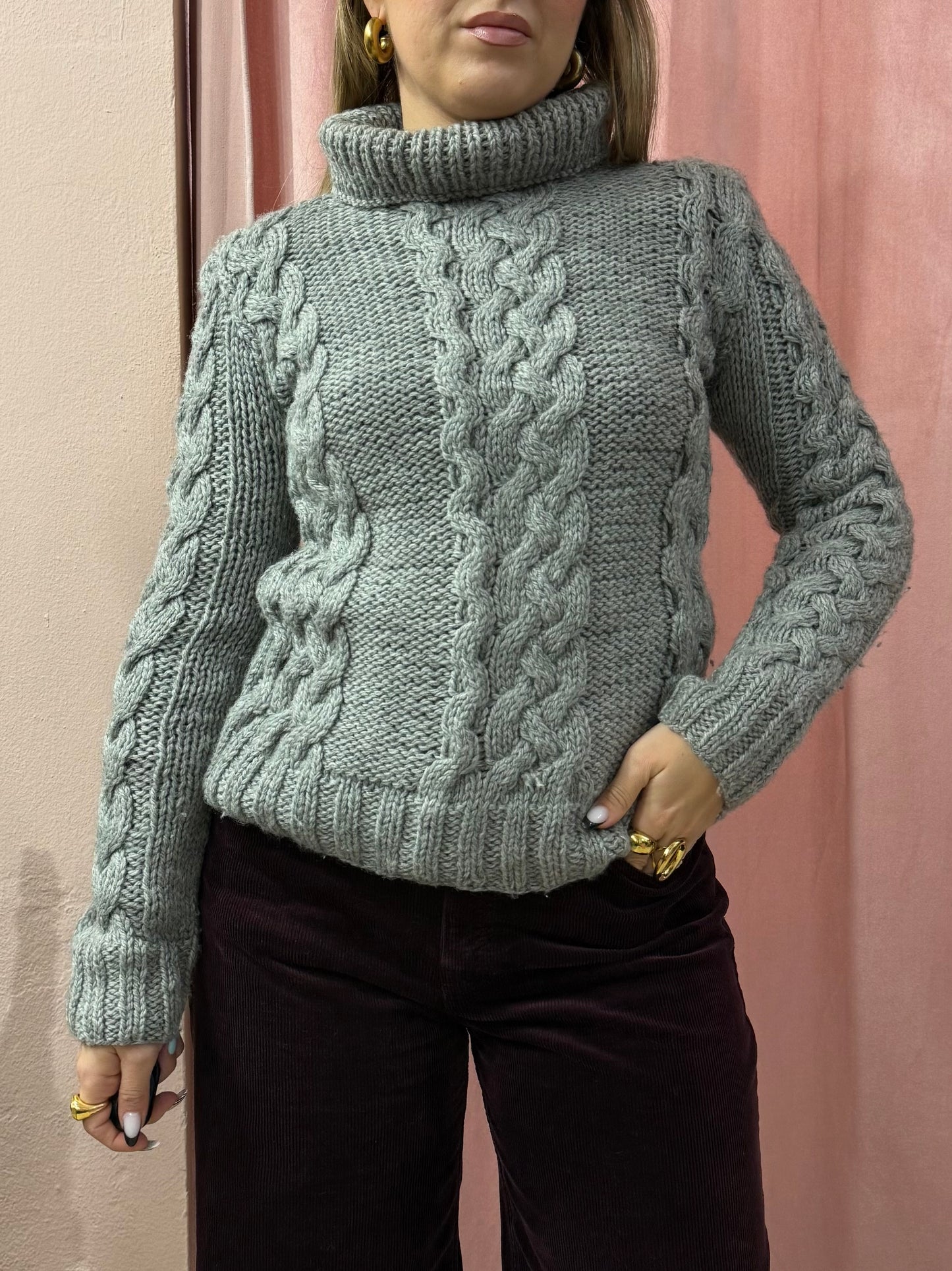 Maglione grigio in lana a collo alto