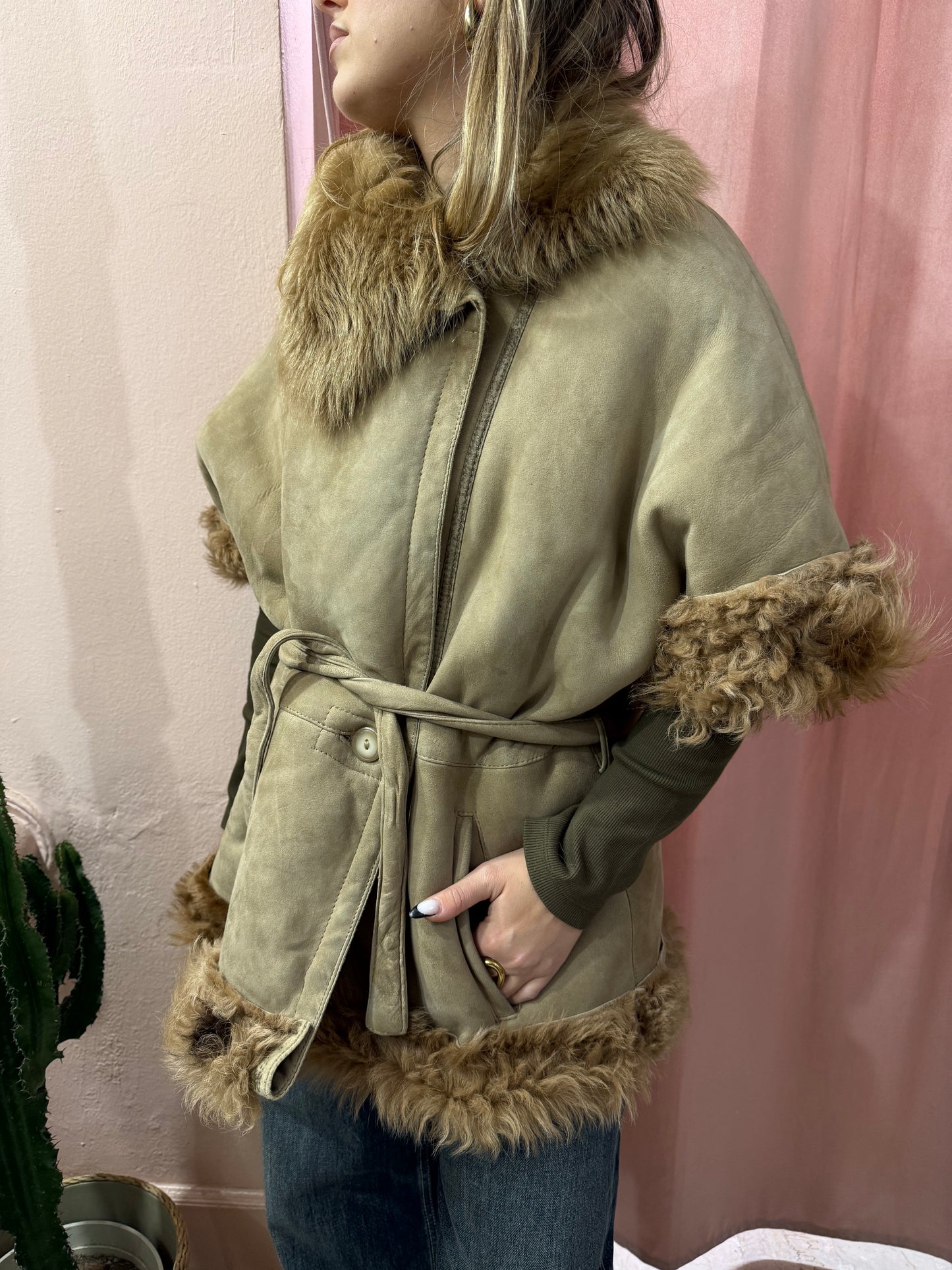 Montone Shearling smanicato con cinturino