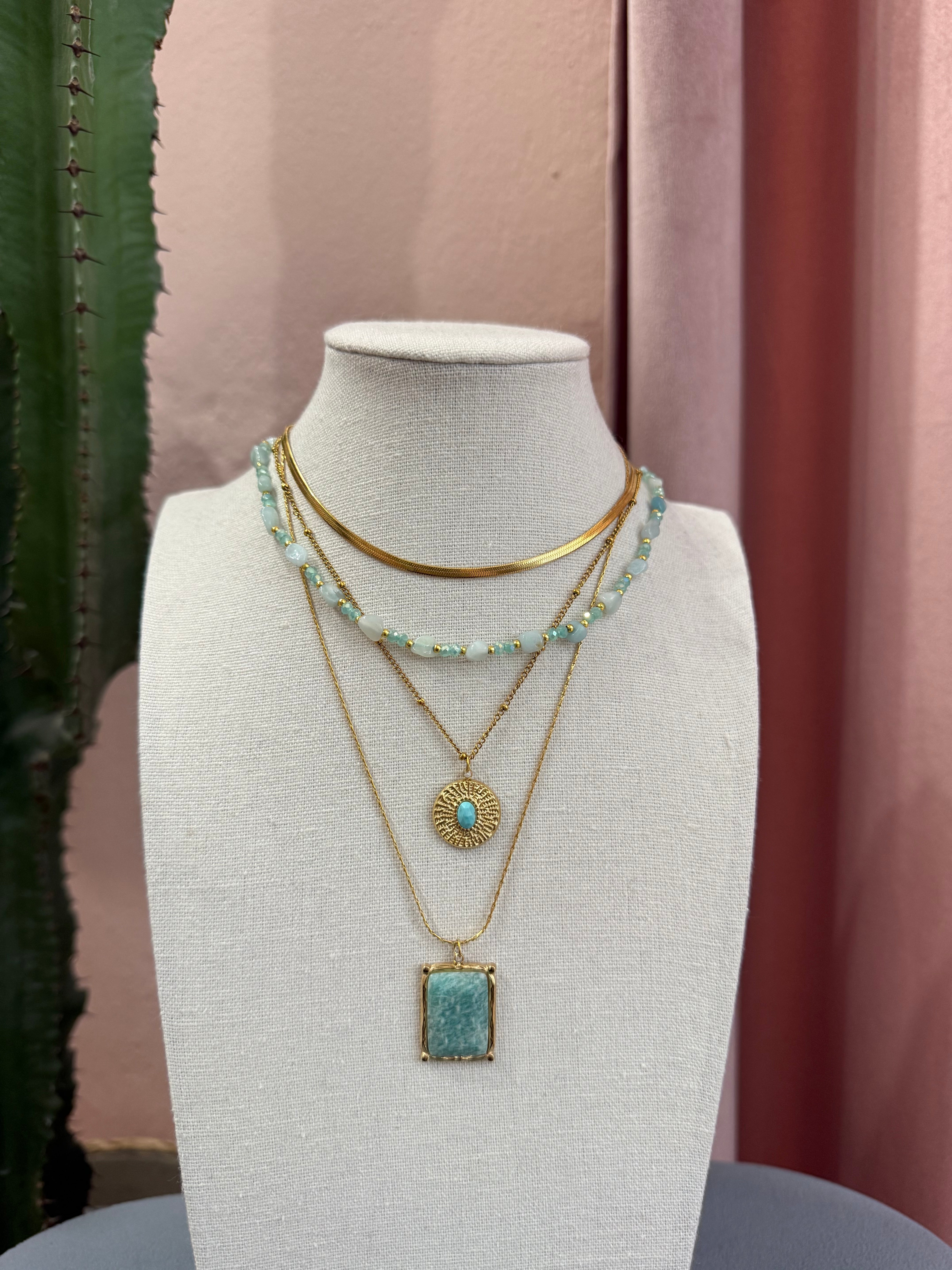 Collana con pietre turchesi