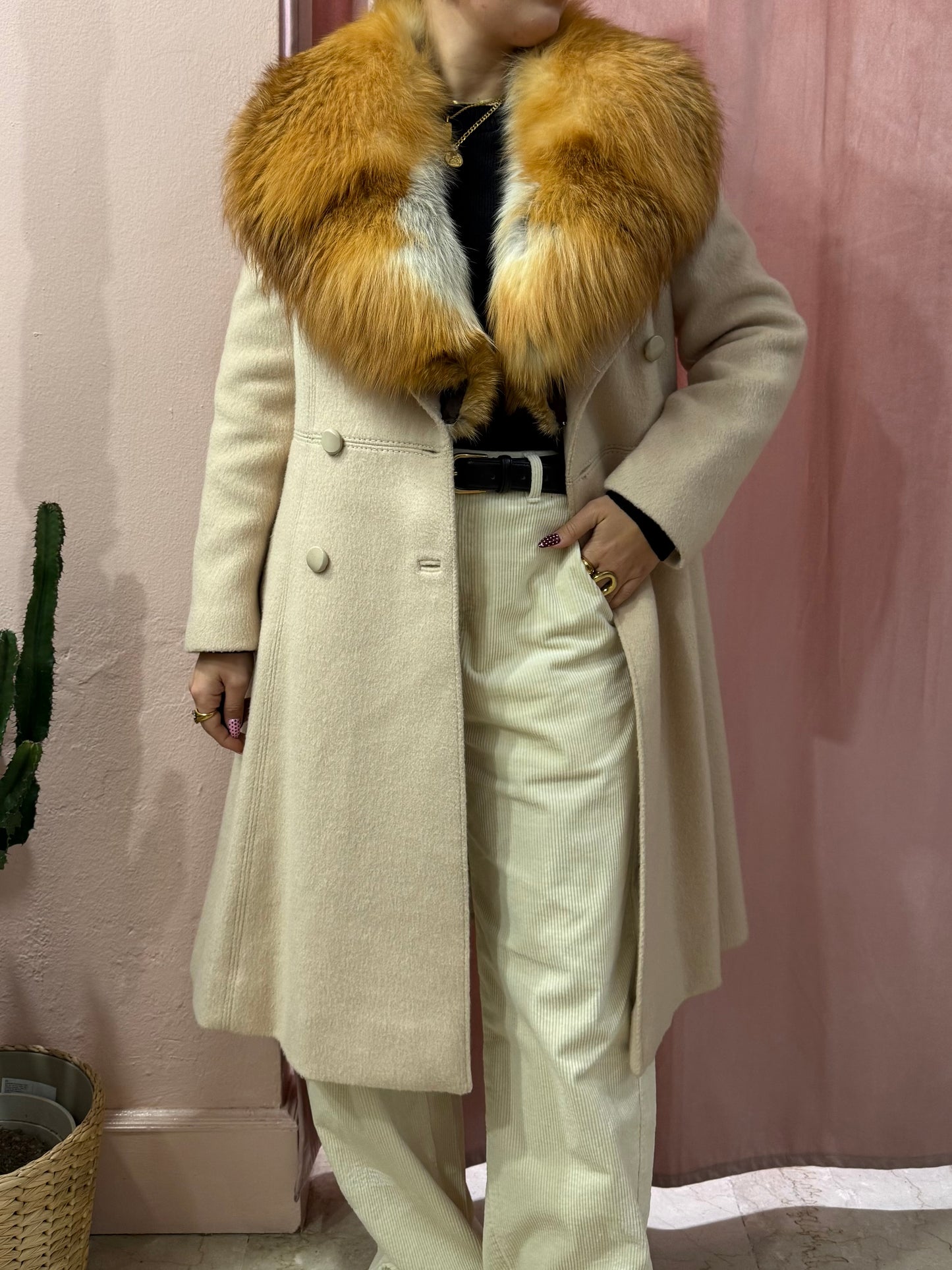 Cappotto panna con collo in pelliccia vera