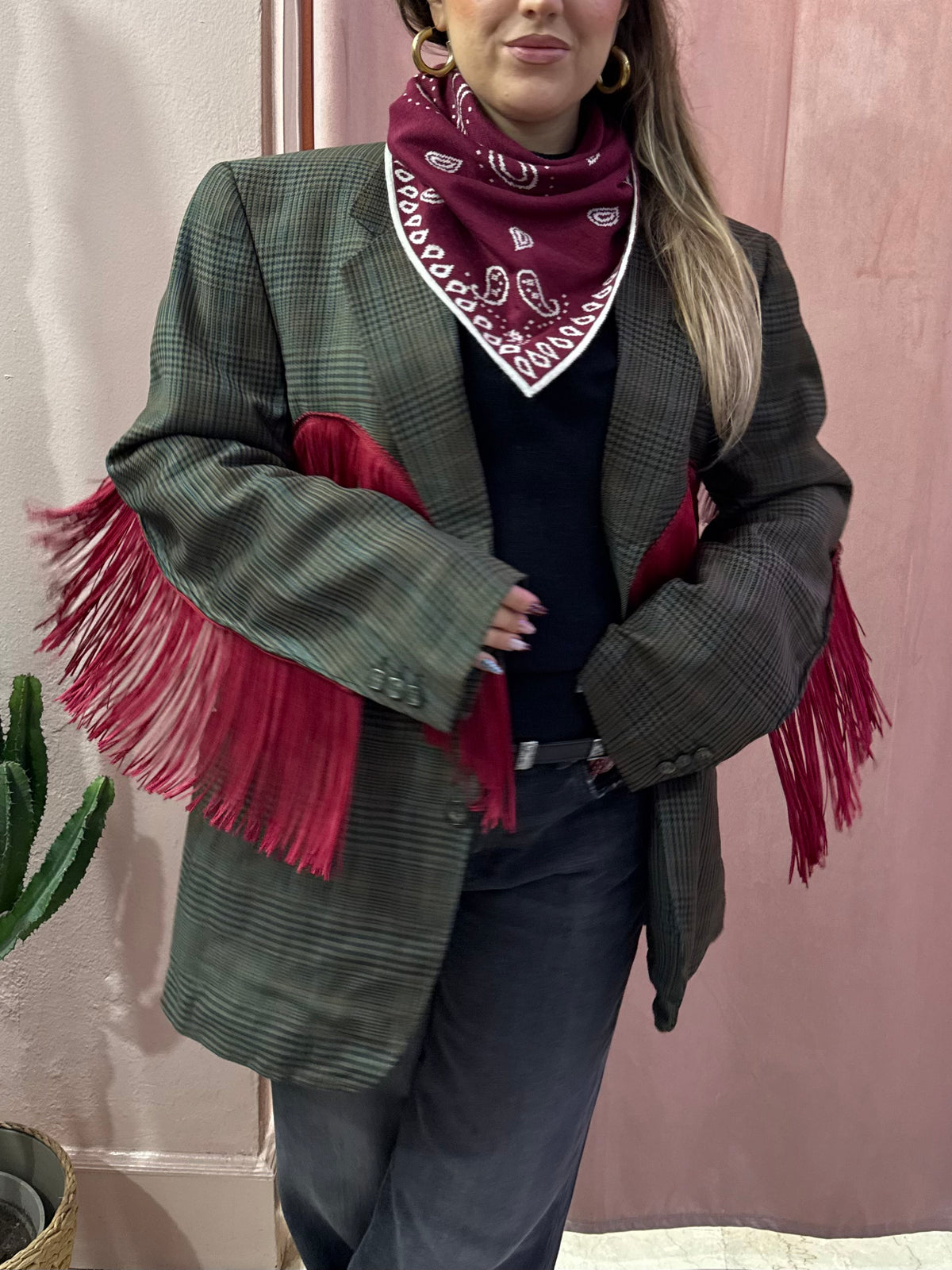 Blazer upcycling con frange rosse