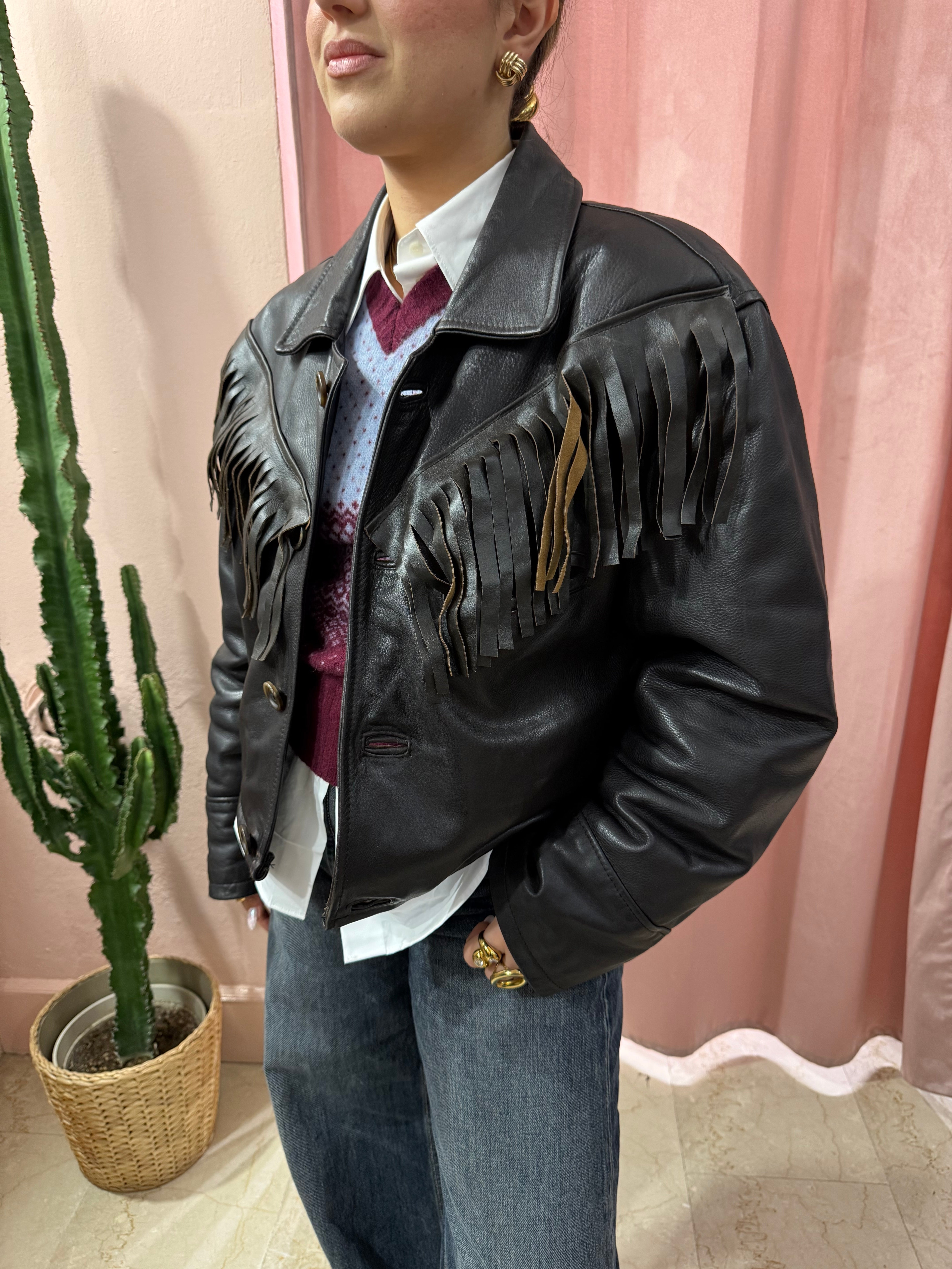 Giacca in pelle nera con frange