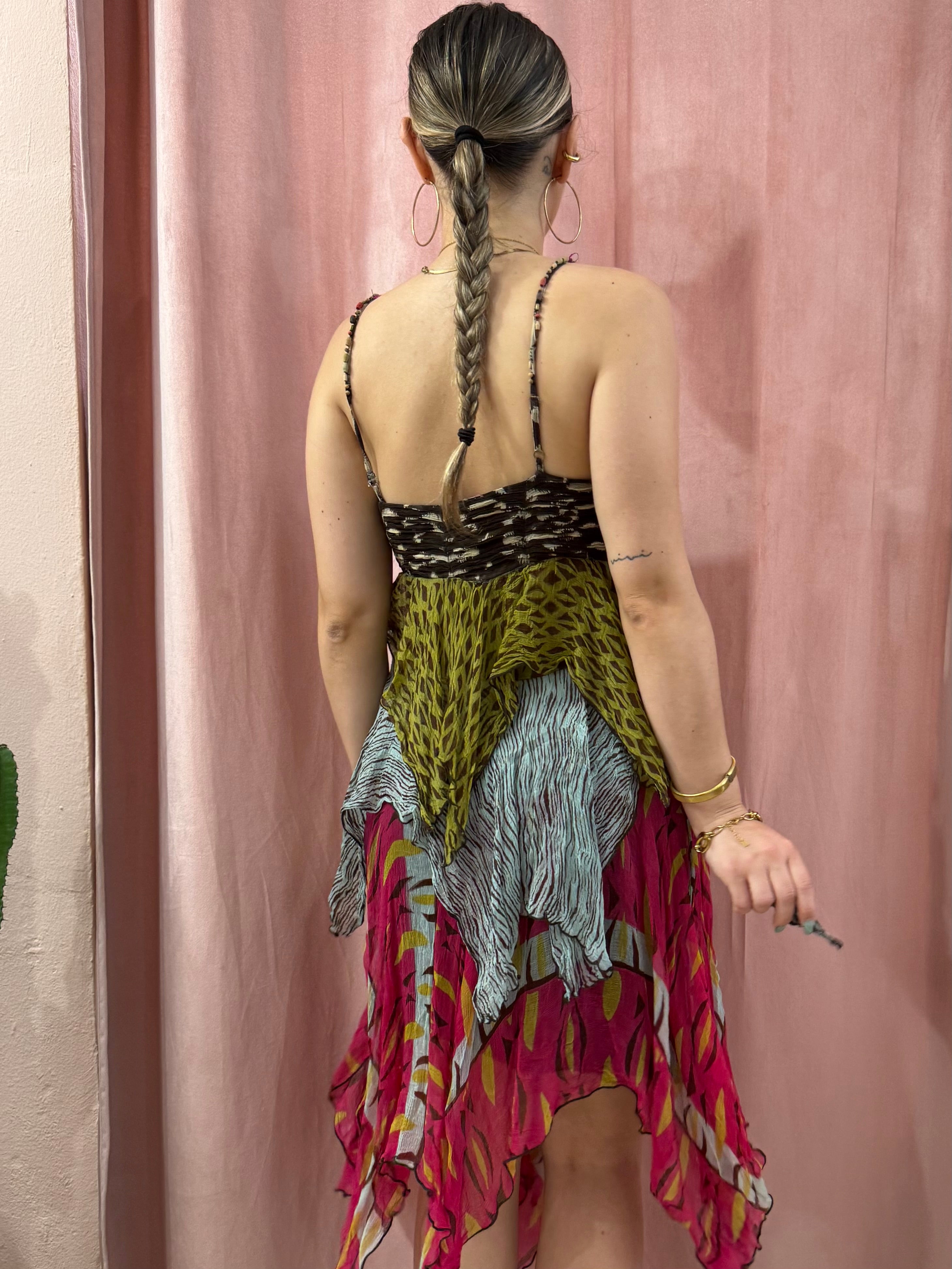 Vestito in fantasia con balze