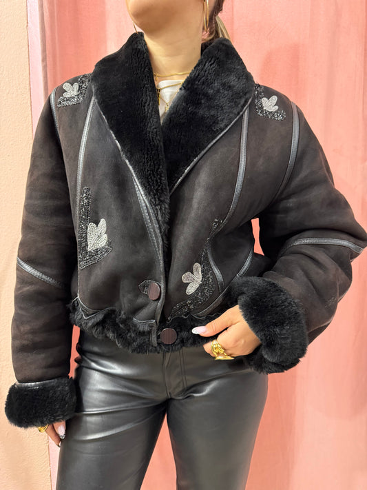 Montone vintage nero con ricami