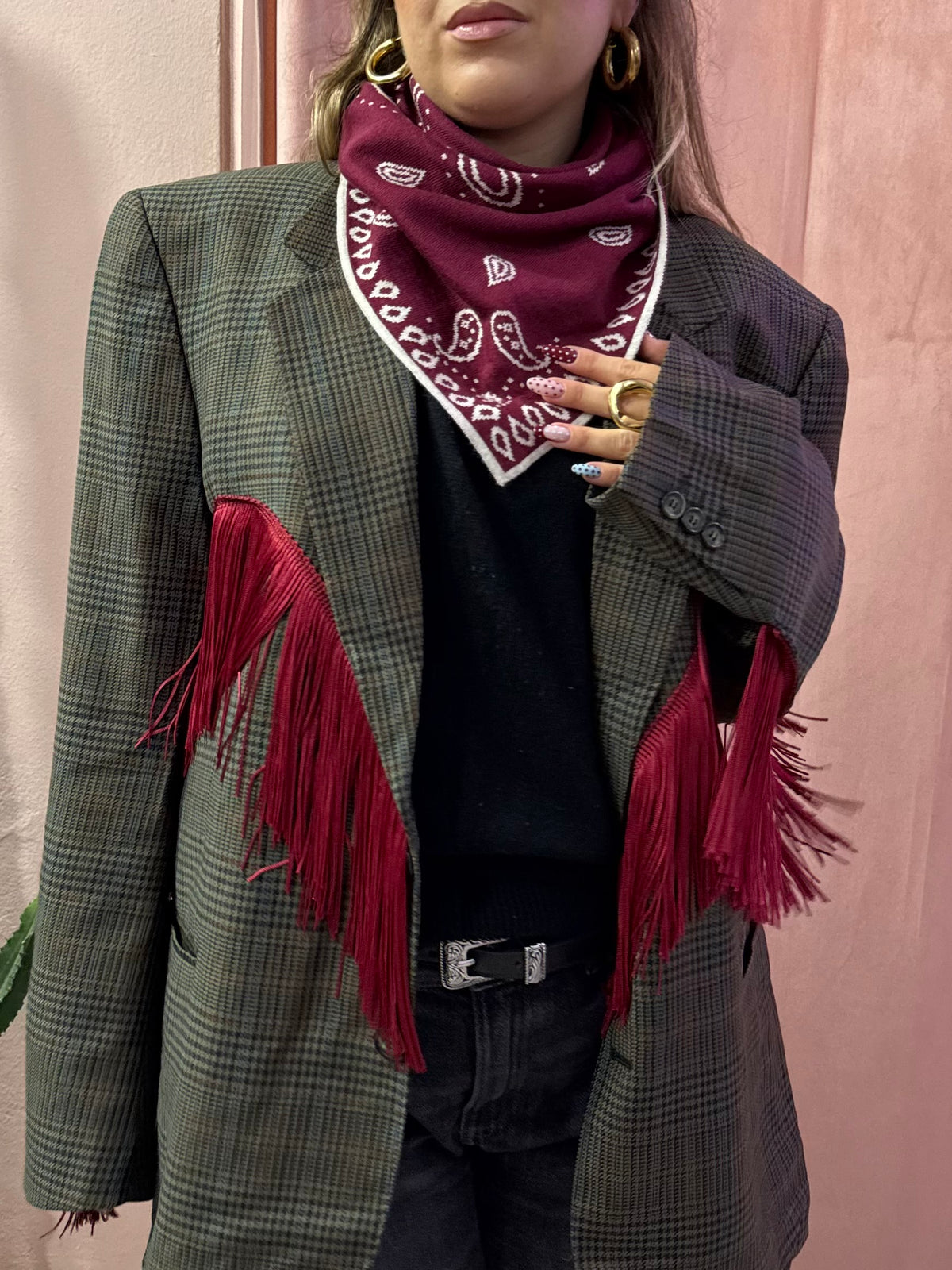 Blazer upcycling con frange rosse