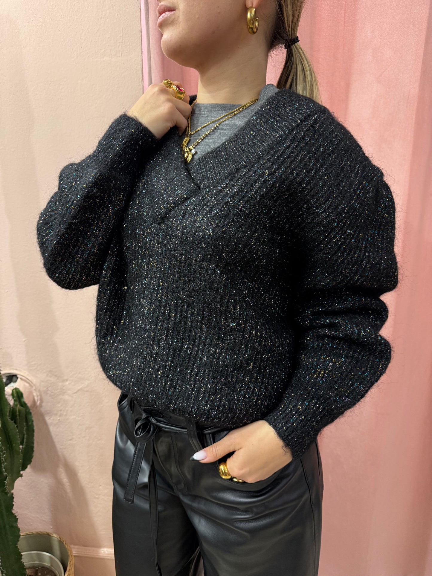 Maglione crop nero laminato