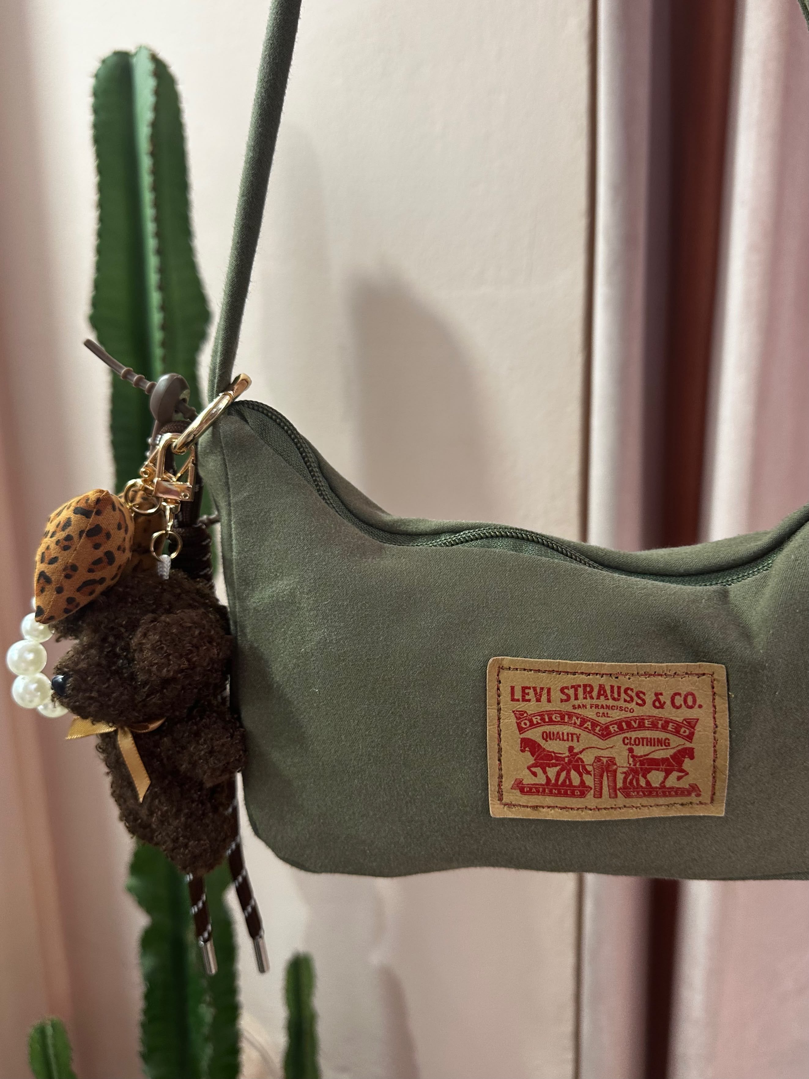 Borsa Levis upcycling verde militare
