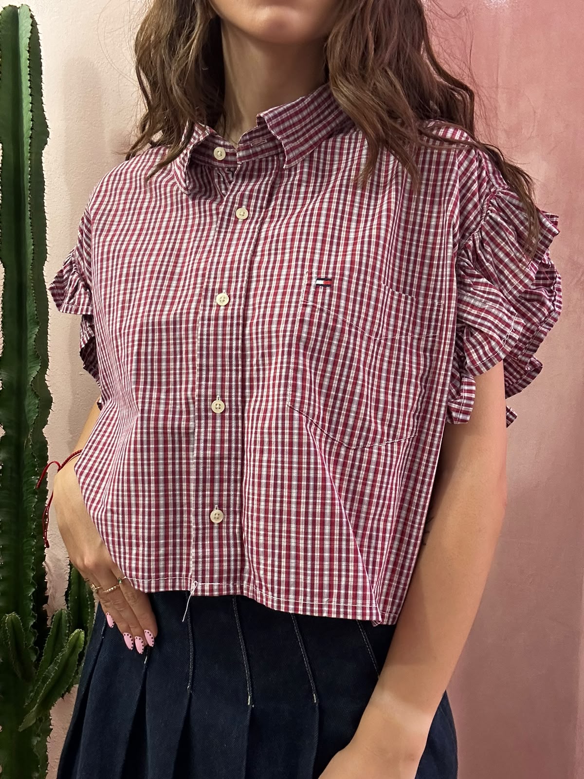 Camicia Tommy h upcycling manica volant a quadri rossa