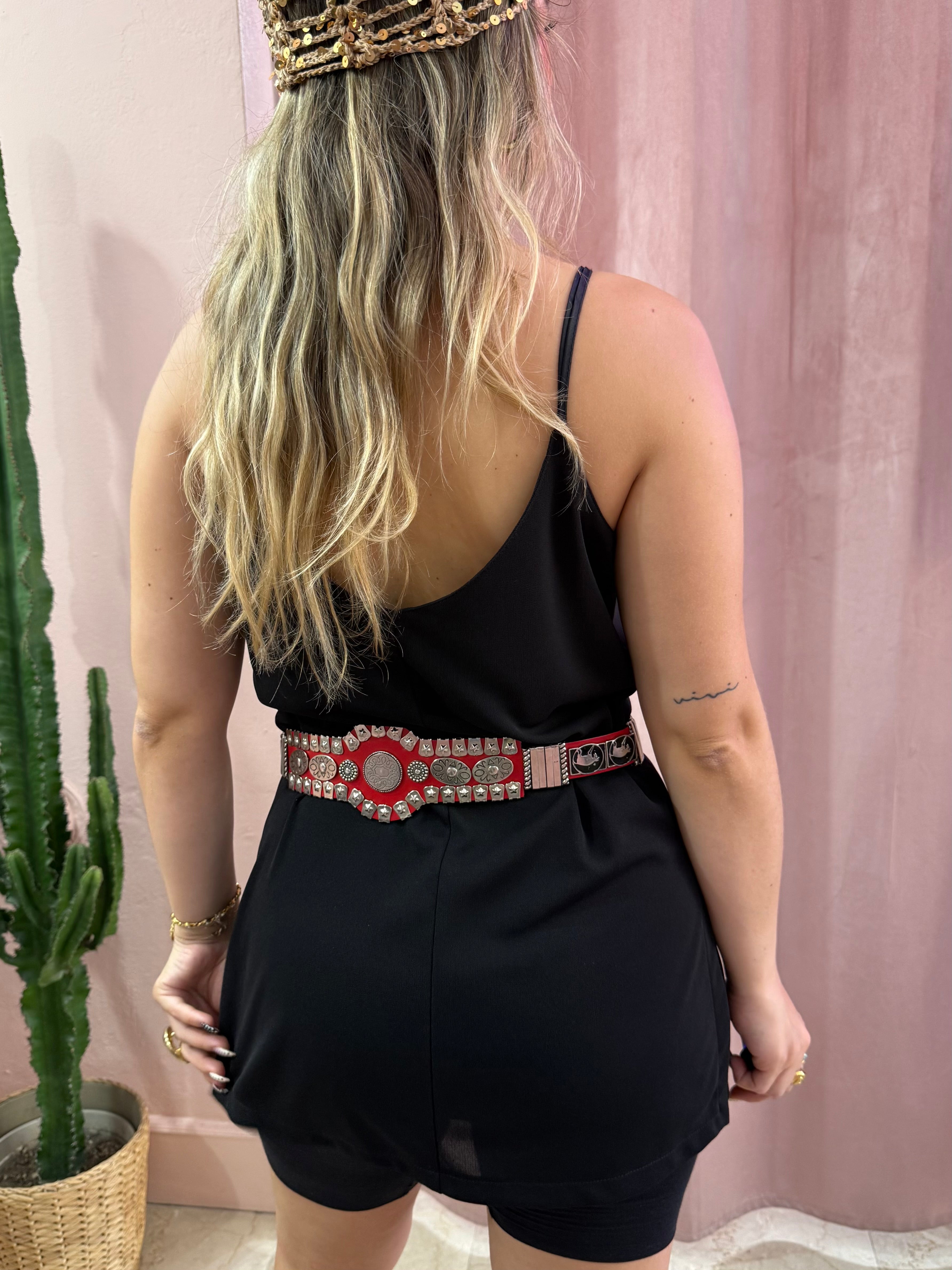 Cintura vintage con inserti metallici