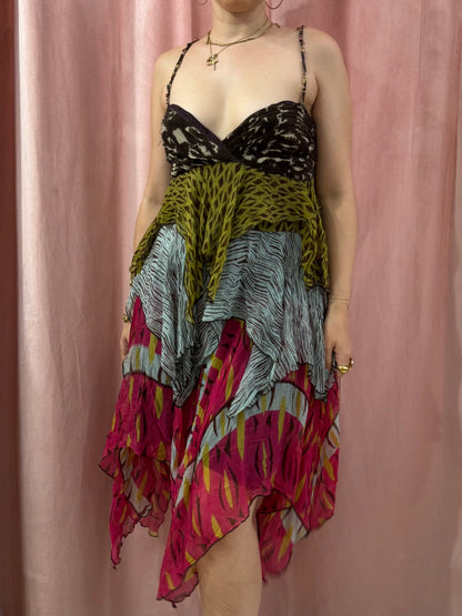 Vestito in fantasia con balze