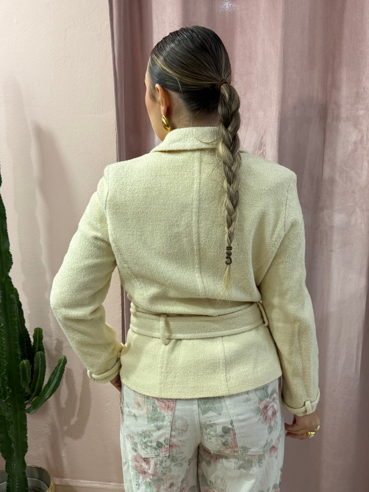 Cappotto corto in lana burro con cinturino