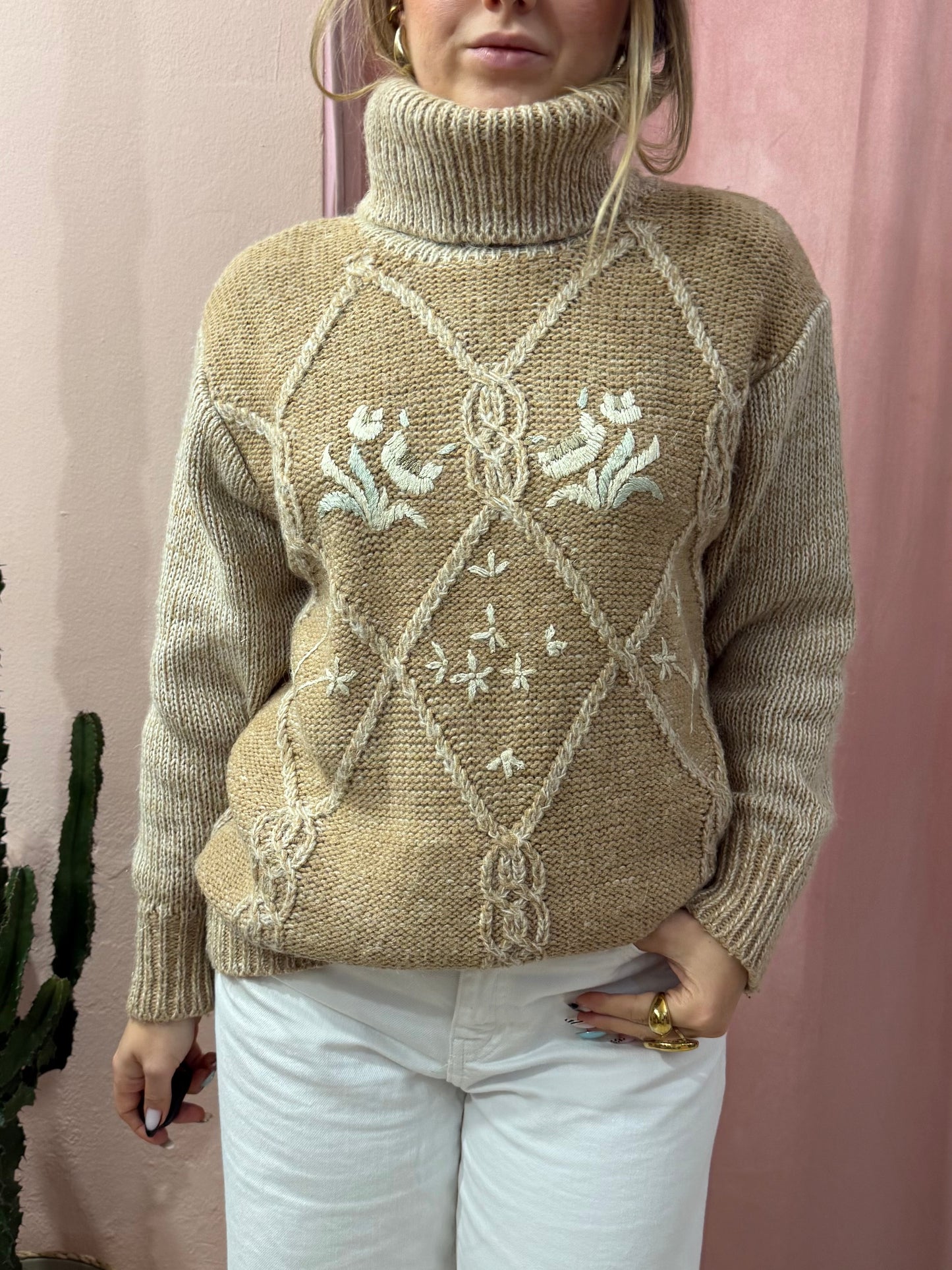 Maglione vintage collo alto in lana con ricami