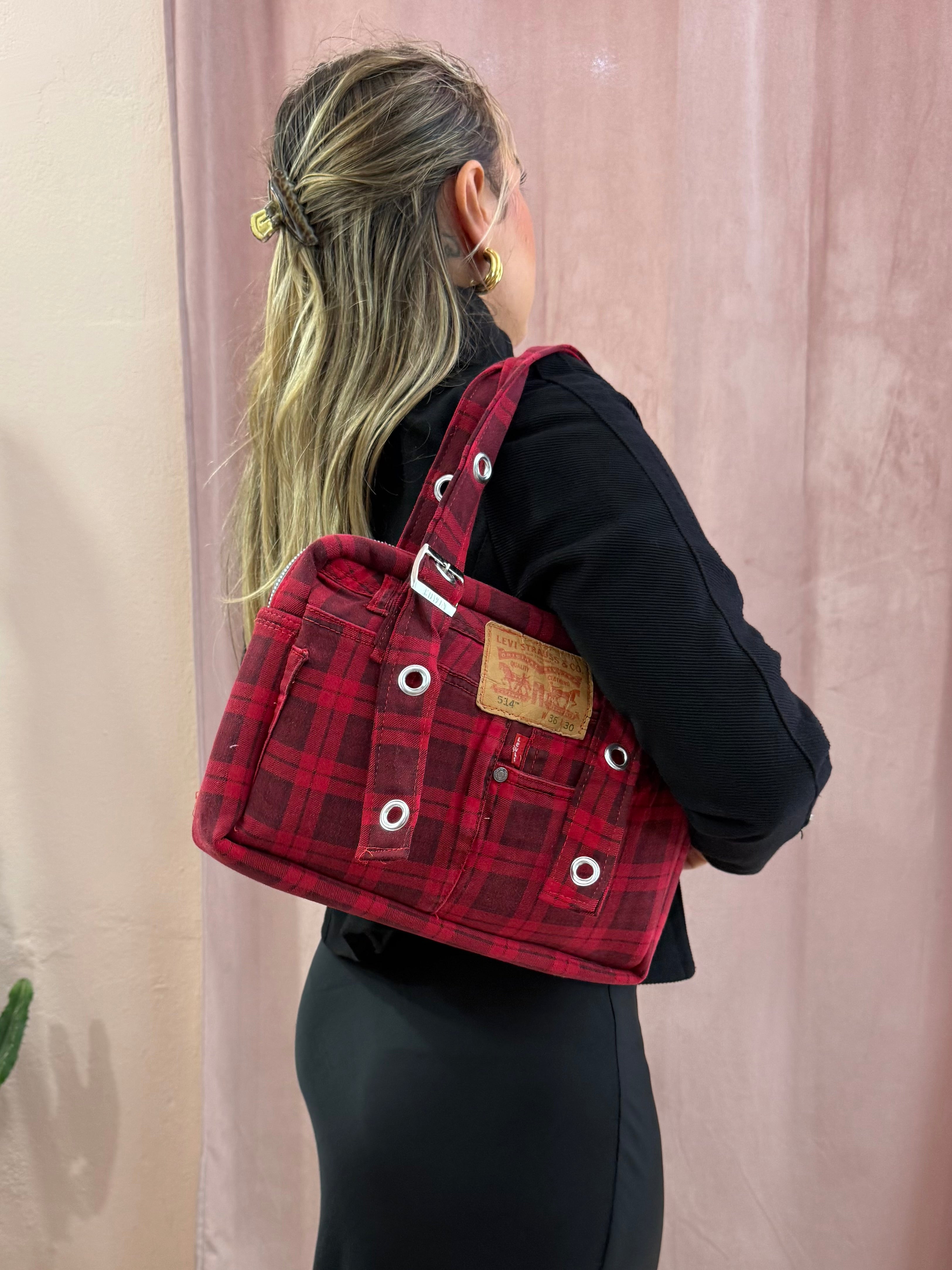 Borsa Levis upcycling check rossa e nera