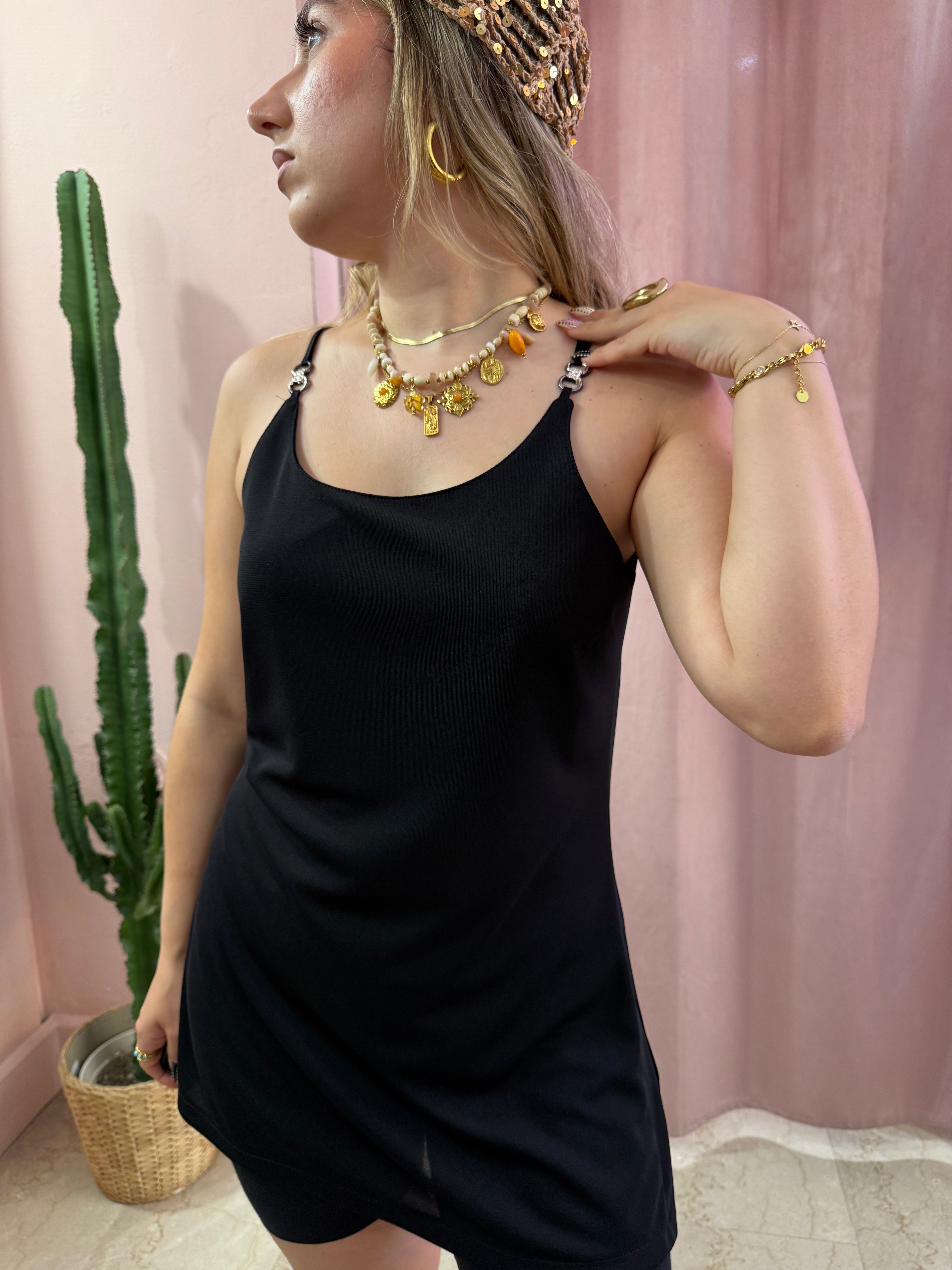 Top 00s nero con spacchi laterali